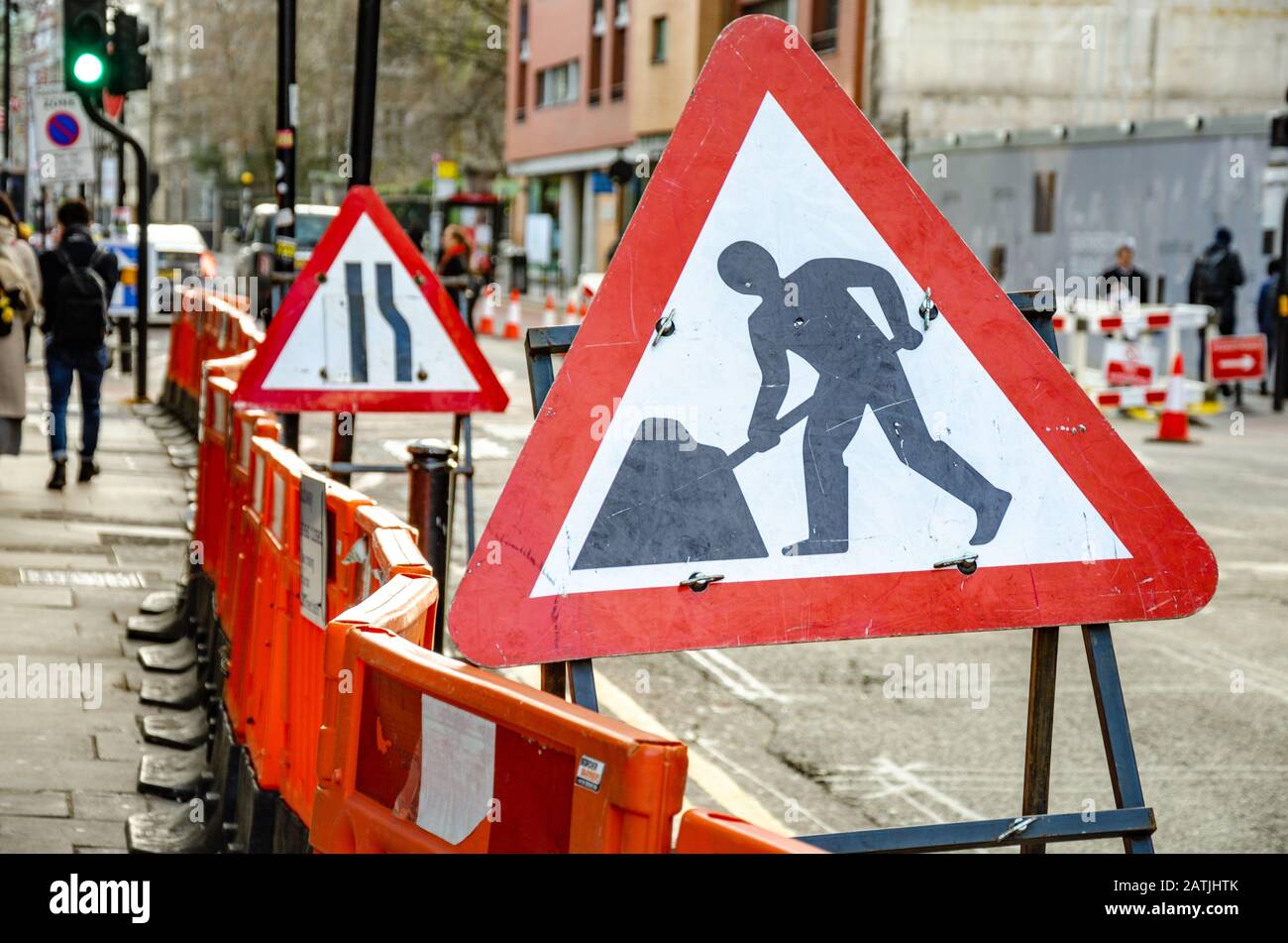 Triangolo di Emergenza Multifunzionale per Auto con Luce di Segnalazione di Sicurezza a Batteria e Fari da Lavoro per Campeggio, Traffico ed Escursionismo