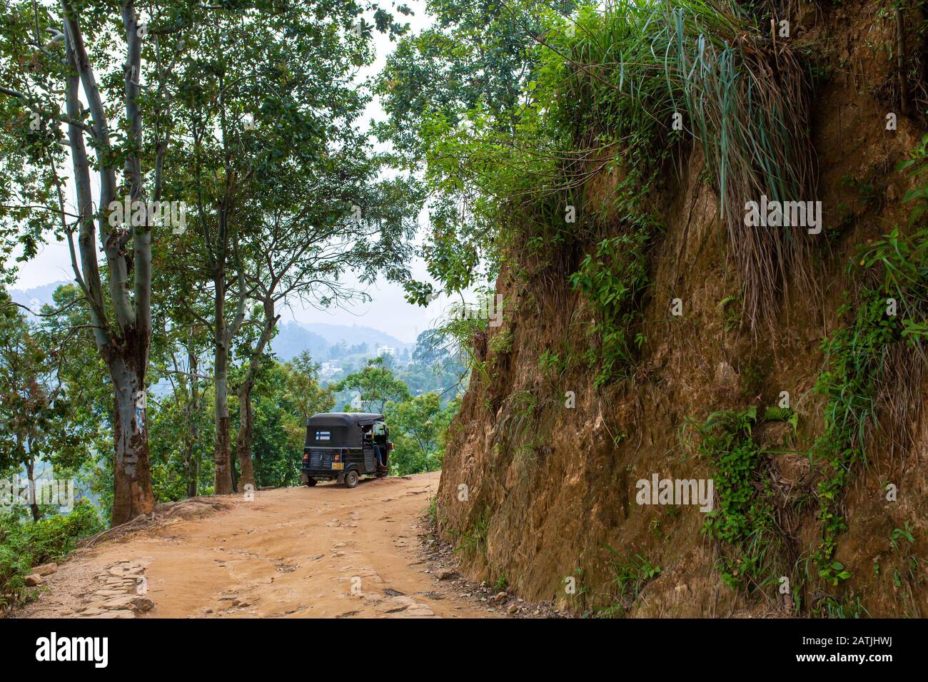 Tuk tuk mototaxi nella giungla dello Sri Lanka. Foto Stock