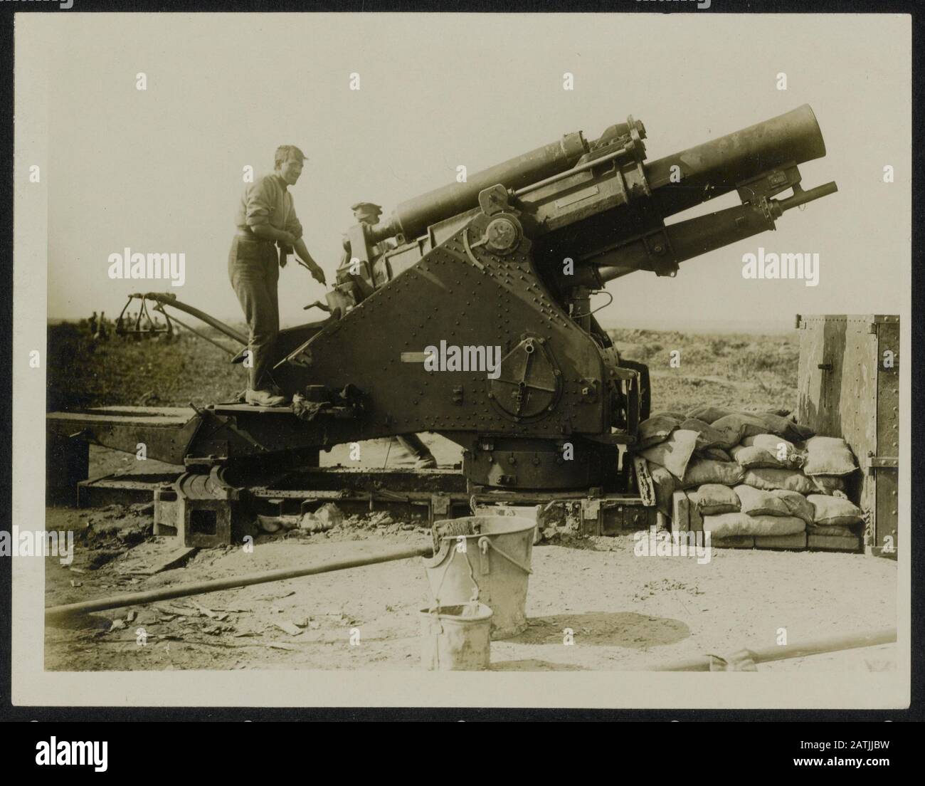 Il fronte in Francia Descrizione: Un howitzer pesante in azione Annotazione: Il fronte in Francia. Un howitzer pesante in azione posizione: Francia Parole Chiave: WWI, fronti, howitzers, militare Foto Stock