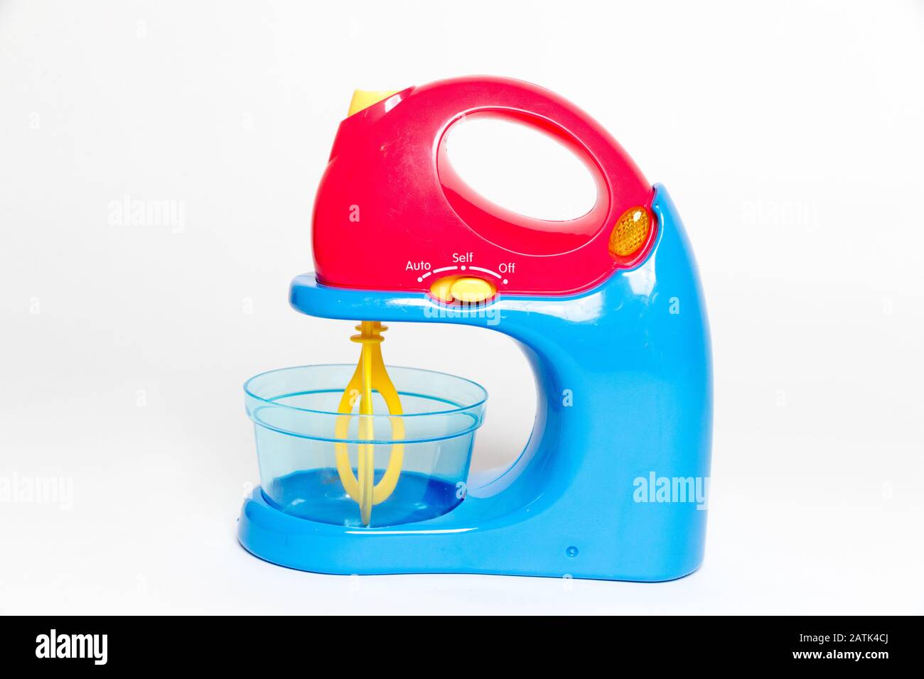 Frullatore giocattolo blu e rosso su sfondo bianco Isolato - immagine Foto  stock - Alamy