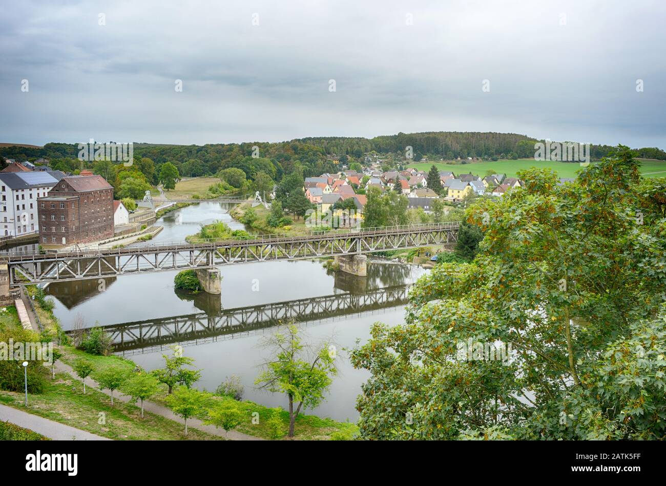 Rochlitz Sachsen Germania Blick Zur Zwickauer Mulde Foto Stock