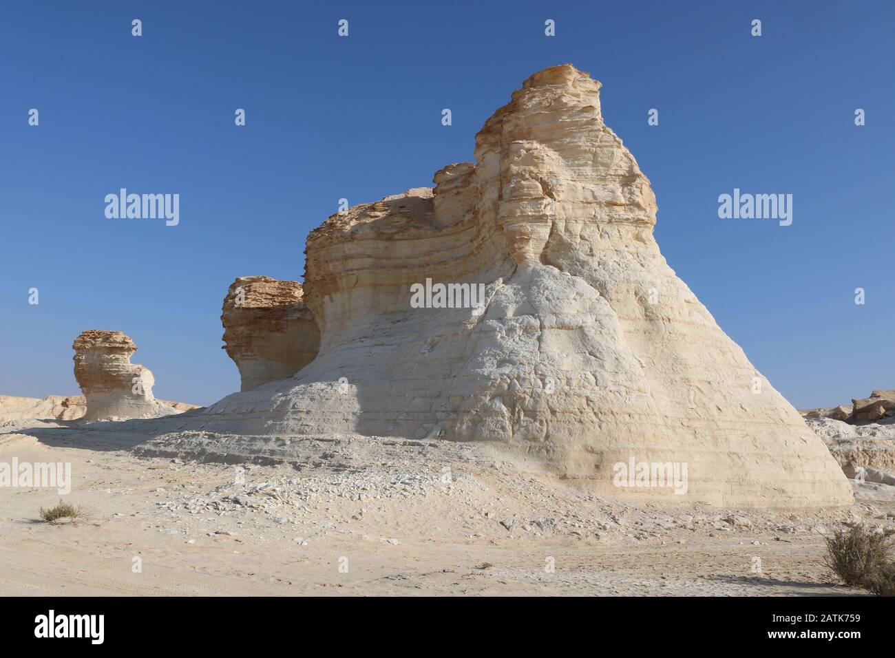 Al-Dahik Desert Reserve è considerato un museo di geologia in Giordania che comprende terreni assortiti e scolpiti naturali che è raro nel Foto Stock