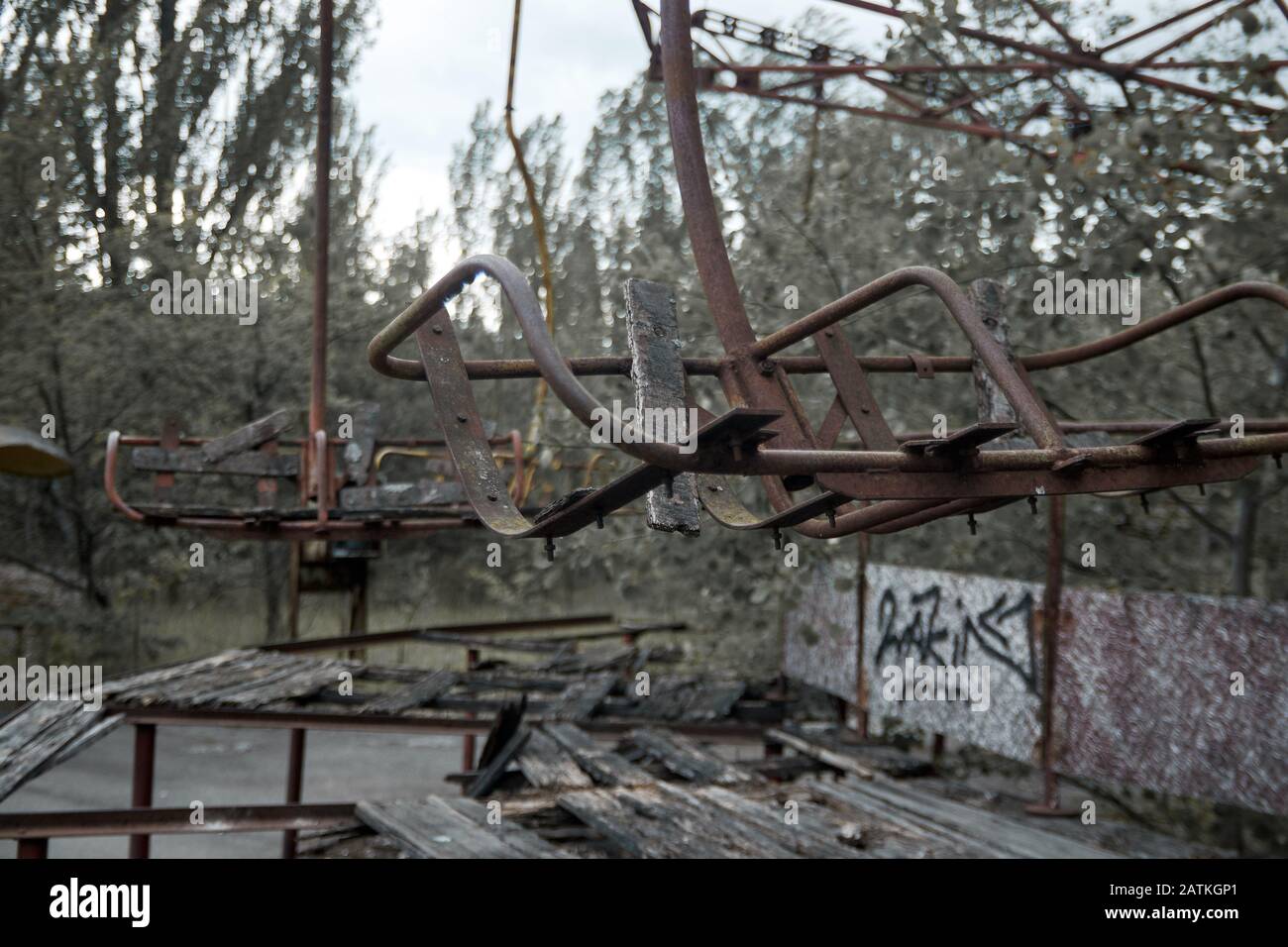Vecchio parco divertimenti abbandonato nella città di Pripyat Chernobyl, Ucraina, zona di esclusione Foto Stock