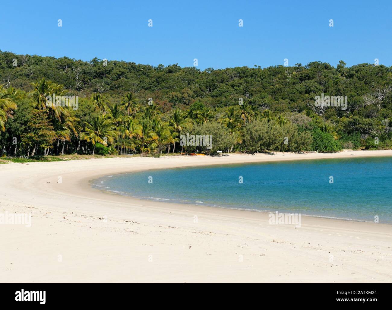 La Meravigliosa Spiaggia Dei Pescatori Di Sabbia Bianca Che Contrasta Con L'Oceano Turchese Sulla Tropical Great Keppel Island Queensland Australia Foto Stock