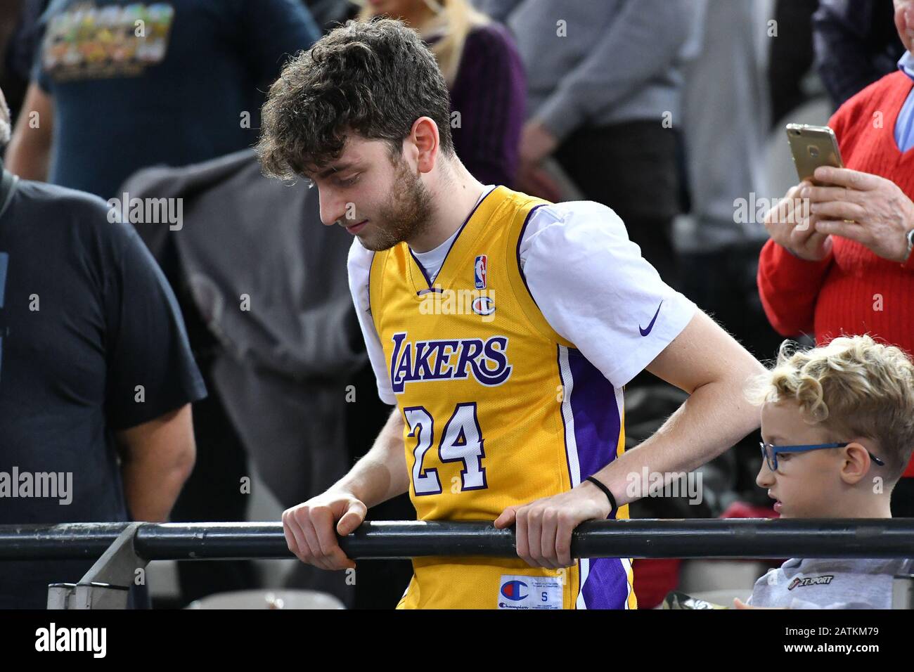 Virtus Roma, che vede Oriora Pistoia passo 80-81 dopo il cesto 2" dalla fine di Johnson, esce sconfitto ancora una volta sulla sirena. Partita giocata in memoria di Kobe Bryant, celebrata dalle due squadre con una camicia indossata durante il riscaldamento. (Foto Di Domenico Cippitelli/Pacific Press) Foto Stock