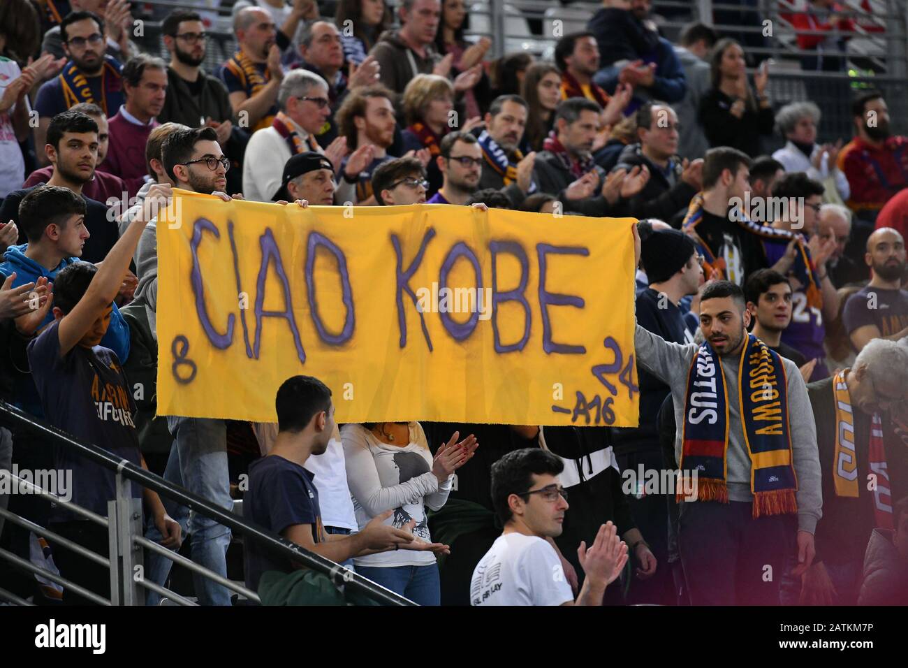 Virtus Roma, che vede Oriora Pistoia passo 80-81 dopo il cesto 2" dalla fine di Johnson, esce sconfitto ancora una volta sulla sirena. Partita giocata in memoria di Kobe Bryant, celebrata dalle due squadre con una camicia indossata durante il riscaldamento. (Foto Di Domenico Cippitelli/Pacific Press) Foto Stock