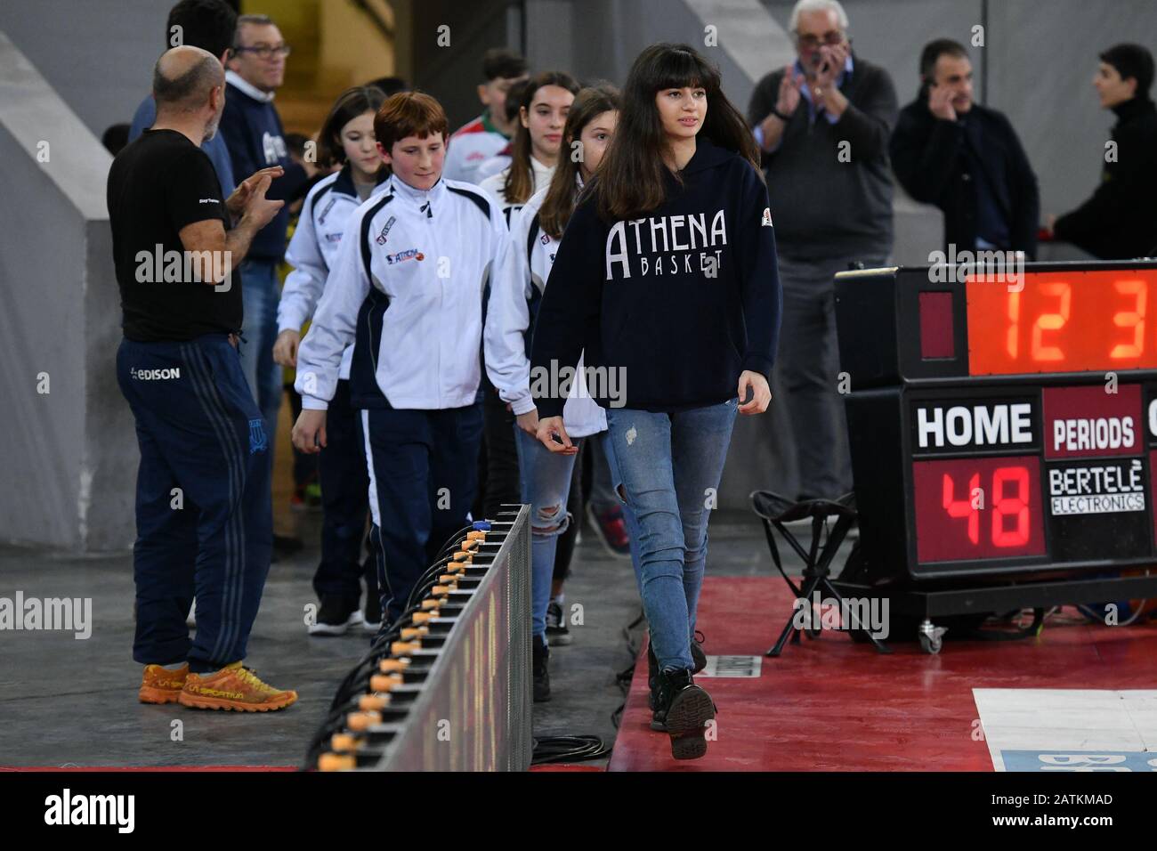 Virtus Roma, che vede Oriora Pistoia passo 80-81 dopo il cesto 2" dalla fine di Johnson, esce sconfitto ancora una volta sulla sirena. Partita giocata in memoria di Kobe Bryant, celebrata dalle due squadre con una camicia indossata durante il riscaldamento. (Foto Di Domenico Cippitelli/Pacific Press) Foto Stock