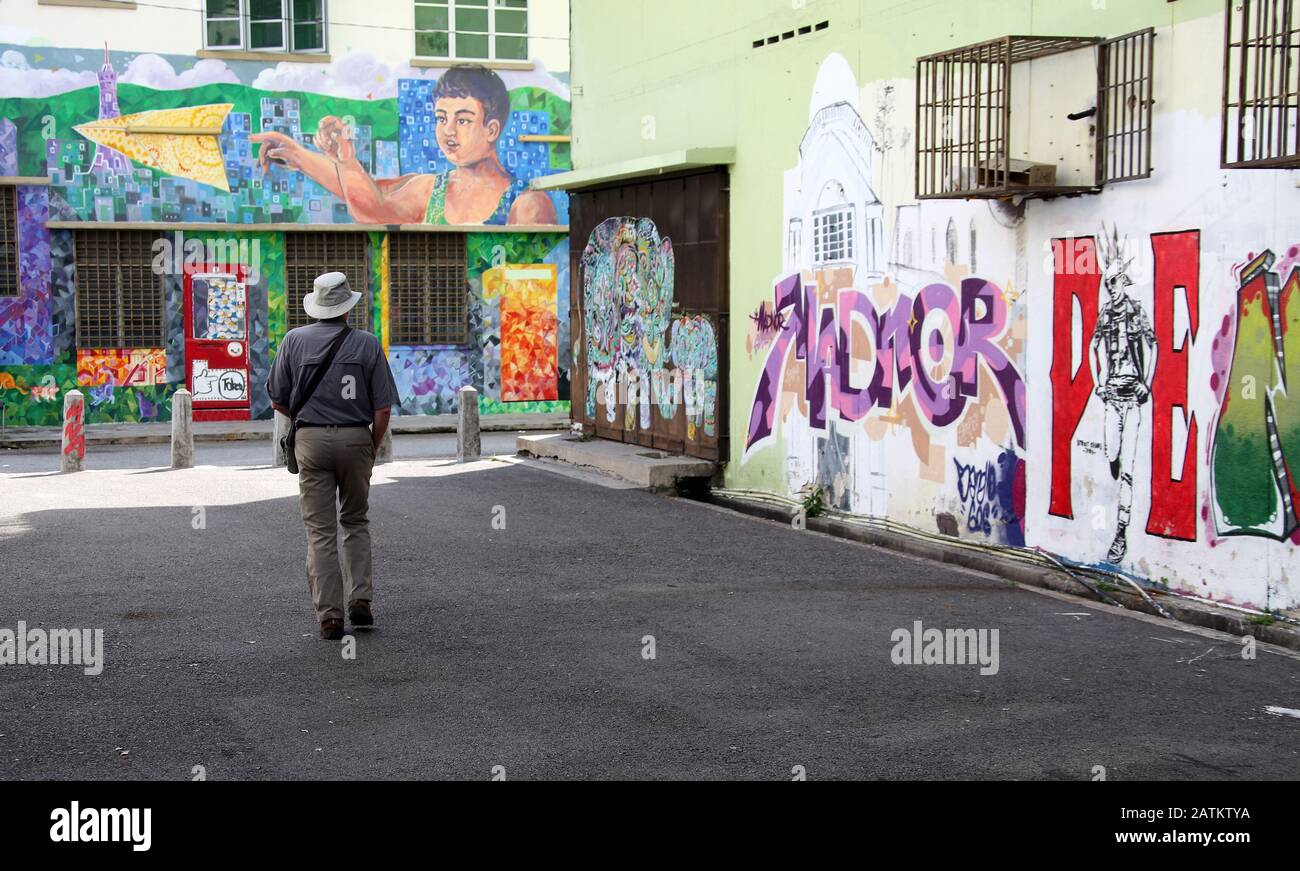 Turista a piedi il sentiero d'arte a Ipoh in Malesia Foto Stock