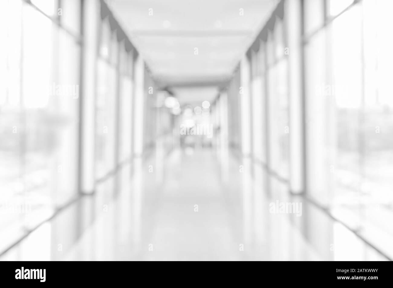 Bianco Offuscato Vuoto Abstract corridoio percorso sfondo Dalla Prospettiva edificio Corridoio per il design di sfondo Foto Stock