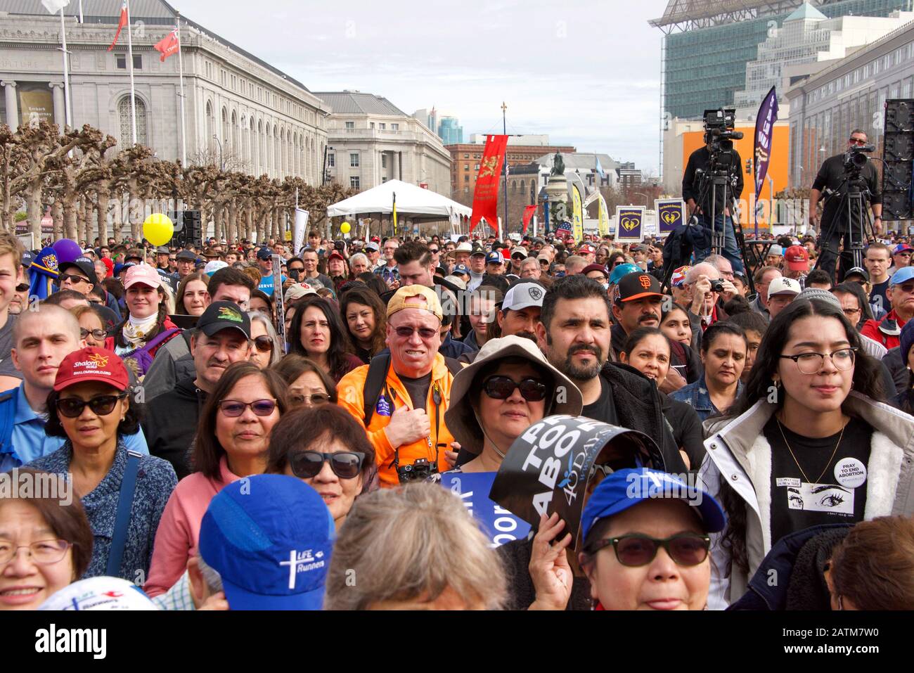 San Francisco, CA - 25 gennaio 2020: Partecipanti non identificati al 16th annuale Walk for Life rally al Civic Center. Cercando di cambiare le percezioni o Foto Stock