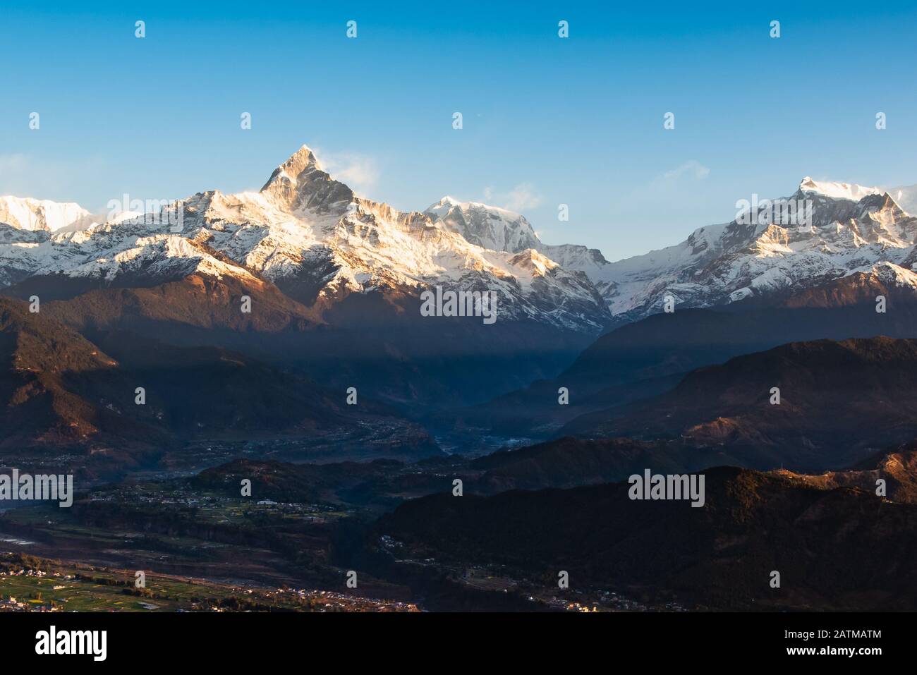 Machapuchare alba vista in Dhampus Pokhara Nepal. Foto Stock