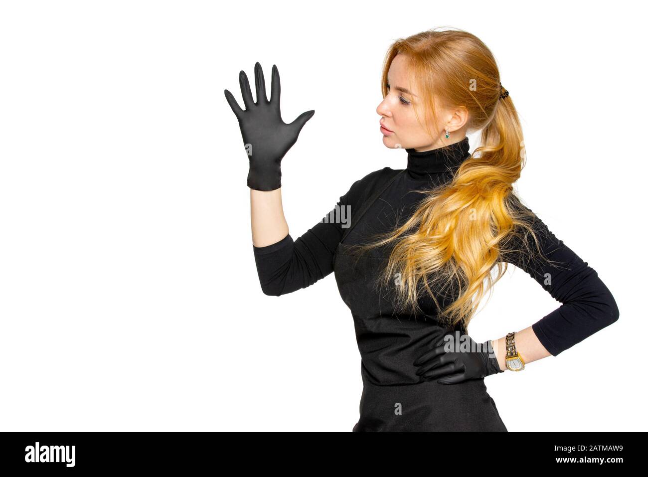 Donna con guanti in lattice neri Immagini senza sfondo e Foto Stock  ritagliate - Alamy