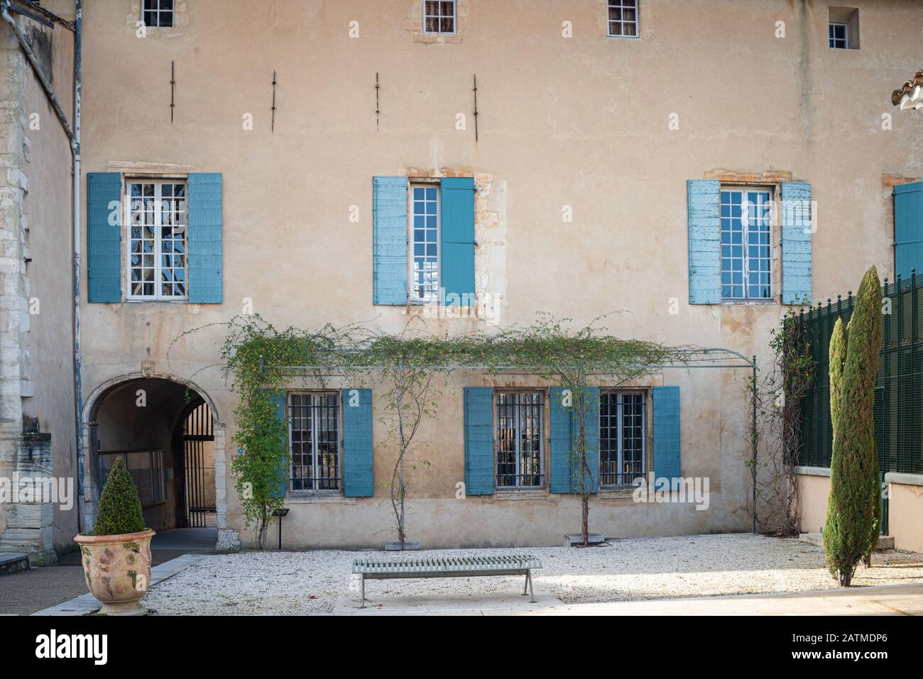 Cortile giardino, Perne les Fontaines, provenza, Francia. Foto Stock