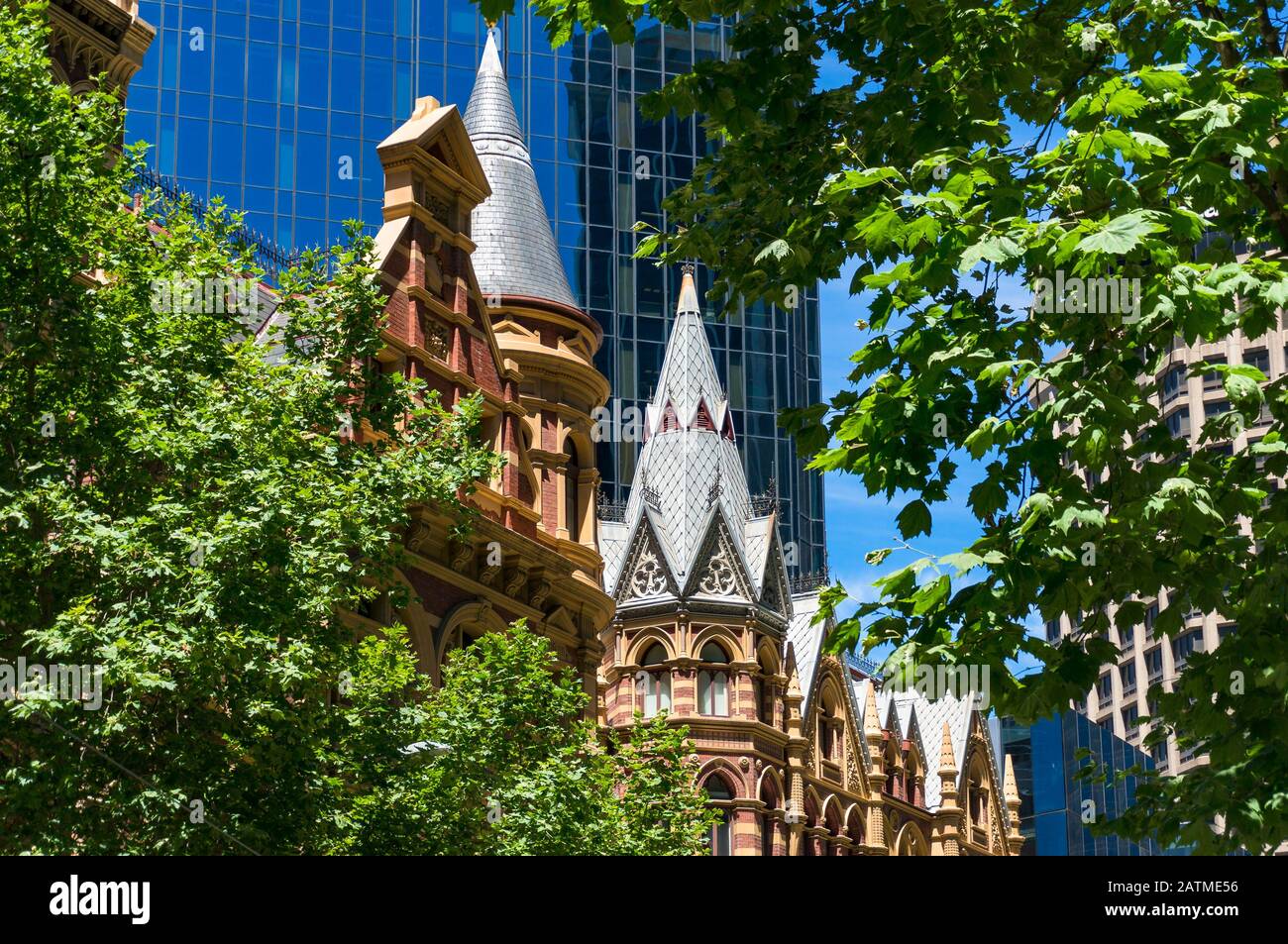 Melbourne, Australia - 7 dicembre 2016: Facciata dell'edificio storico di Rialto dell'architetto William Pitt. Ora ospita un lussuoso hotel InterContinental Foto Stock