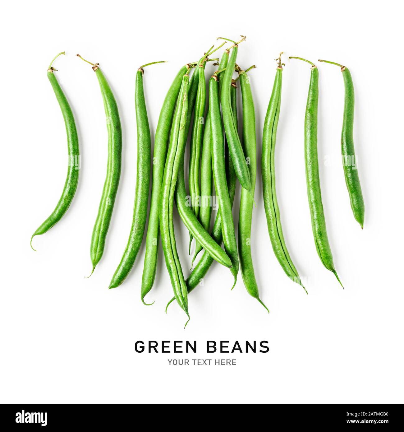 Fagioli verdi freschi come layout creativo isolato su sfondo bianco tracciato di ritaglio incluso. Sano concetto di cibo e cibo. Ortaggi da giardino comprimi Foto Stock