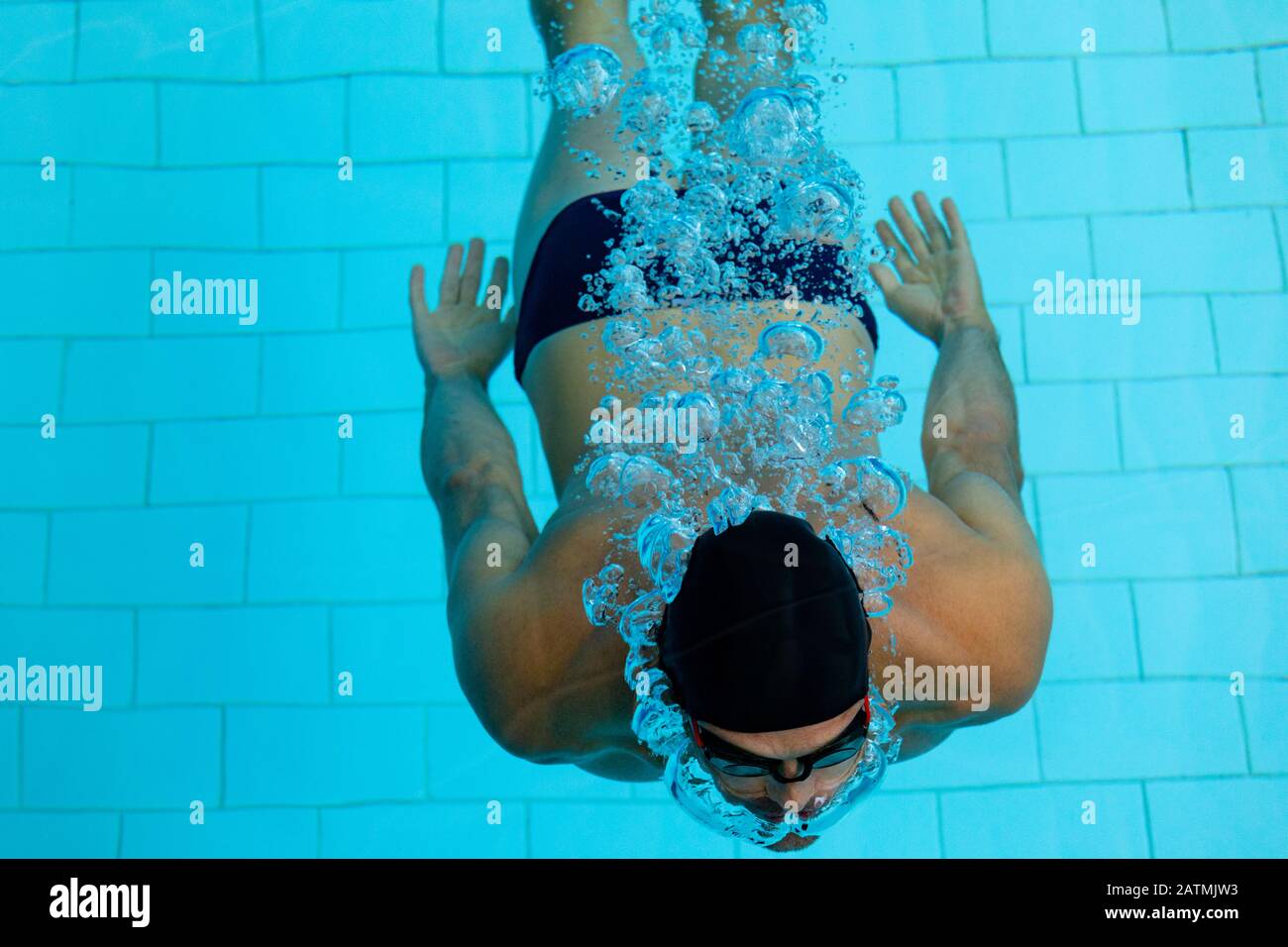 Nuotatore in acqua Foto Stock