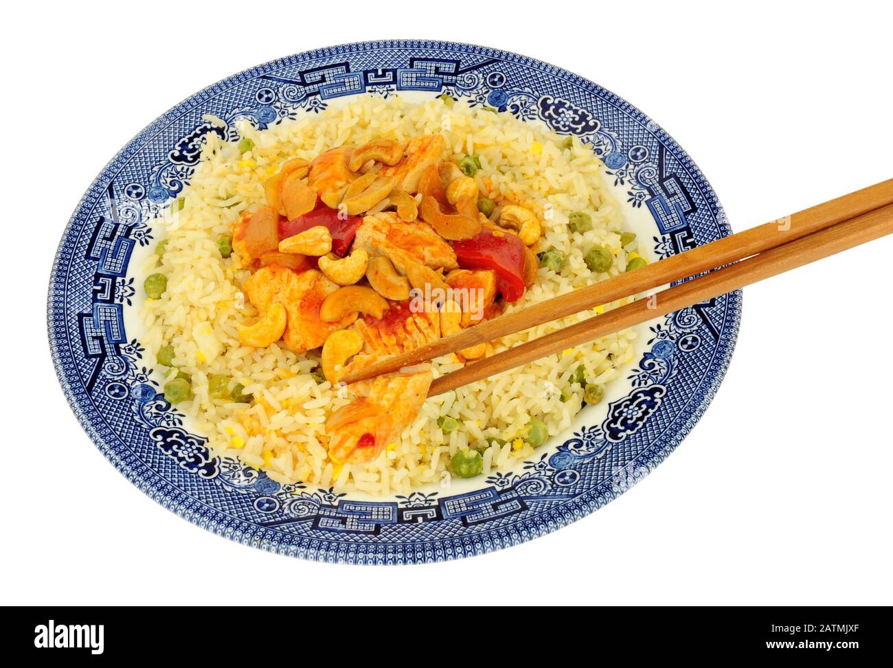 Pasto cinese di pollo Kung po isolato su uno sfondo bianco Foto Stock