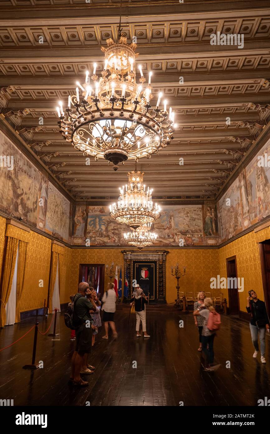 L'interno del Palazzo del Grande Maestro a Valletta, Malta, le Camere di Stato, la Sala del Trono (Sala Suprema del Consiglio) dei Gran Maestri Dell'Ordine di San Giovanni Foto Stock