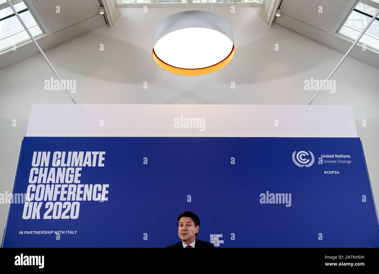 Il primo Ministro italiano Giuseppe Conte al lancio del prossimo COP26 vertice ONU sul clima al Museo della Scienza di Londra. Foto Stock