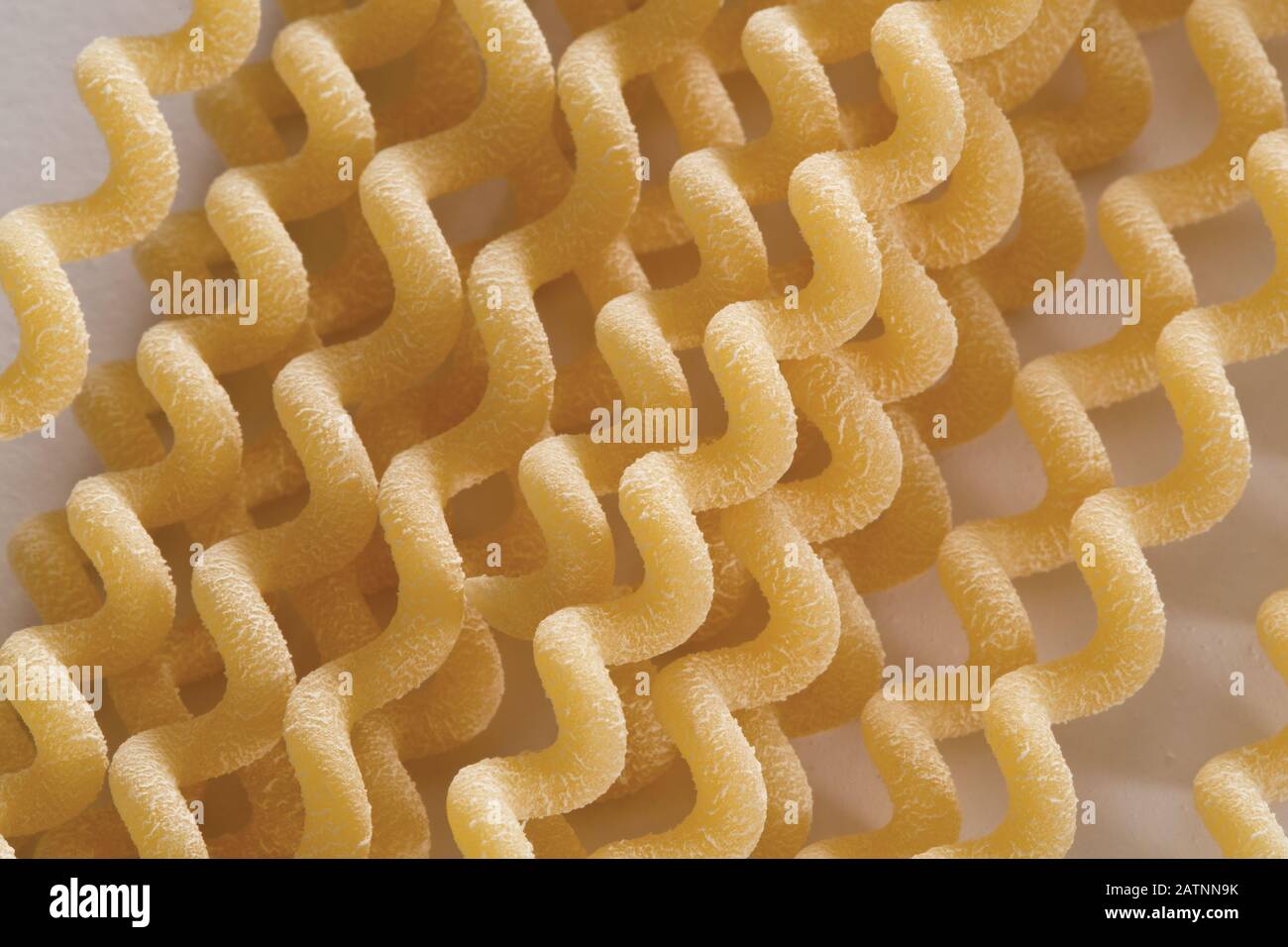 Fusilli - Pasta di Gragnano - Bronze die - specialità della cucina italiana, trafilata in bronzo, cruda, tipica della costiera amalfitana e sorrentina Foto Stock