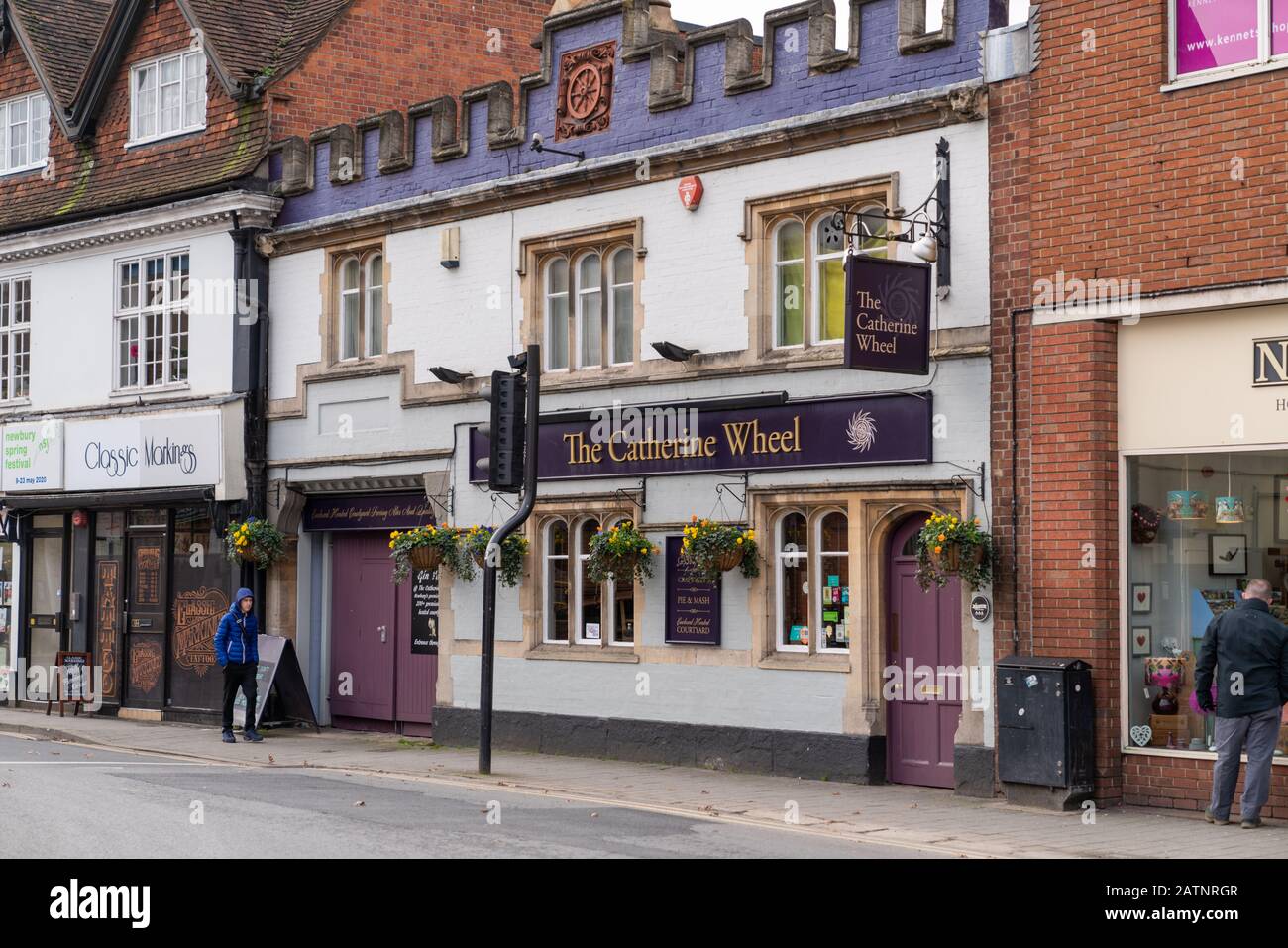 High Street Pub a Newbury, Berkshire, Regno Unito Foto Stock