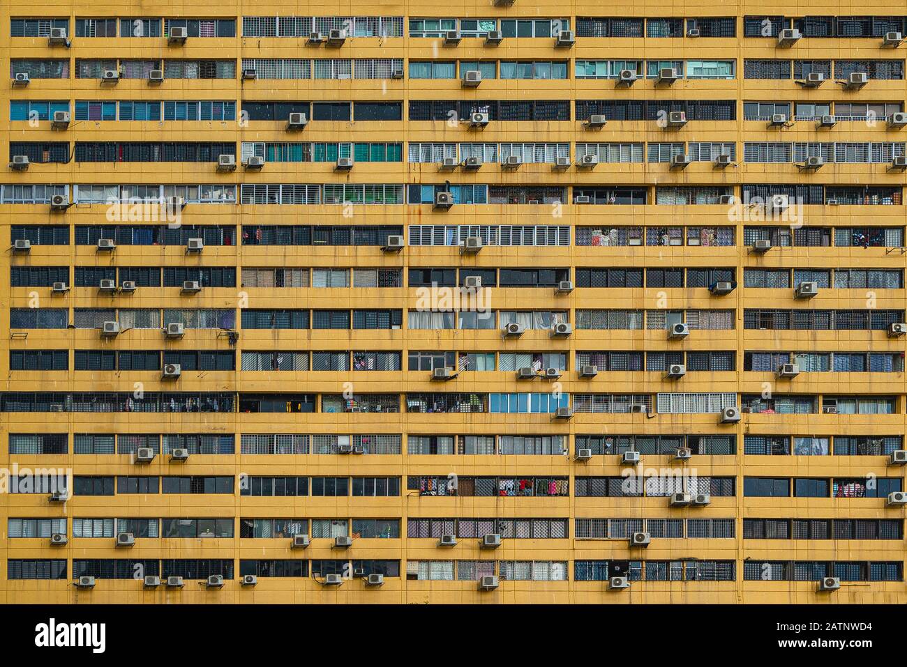 Singapore. Gennaio 2020. Una vista di un vecchio grattacielo nel quartiere di Chinatown Foto Stock