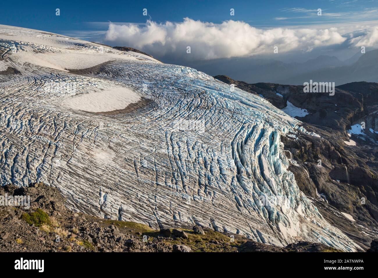 Crepacci Al Ghiacciaio Alerce Vicino A Refugio Otto Meiling, Il Massiccio Del Monte Tronador, Le Ande, Il Parco Nazionale Nahuel Huapi, Patagonia, Argentina Foto Stock