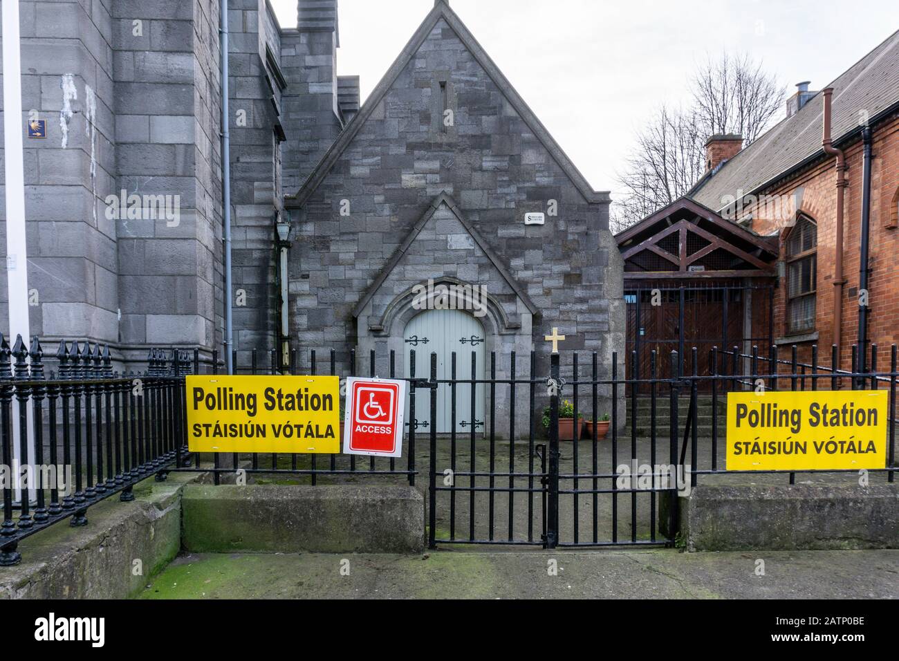 Un centro di sondaggi a James Street, Dublino, pronto per le elezioni generali del 2020 in Irlanda. Foto Stock