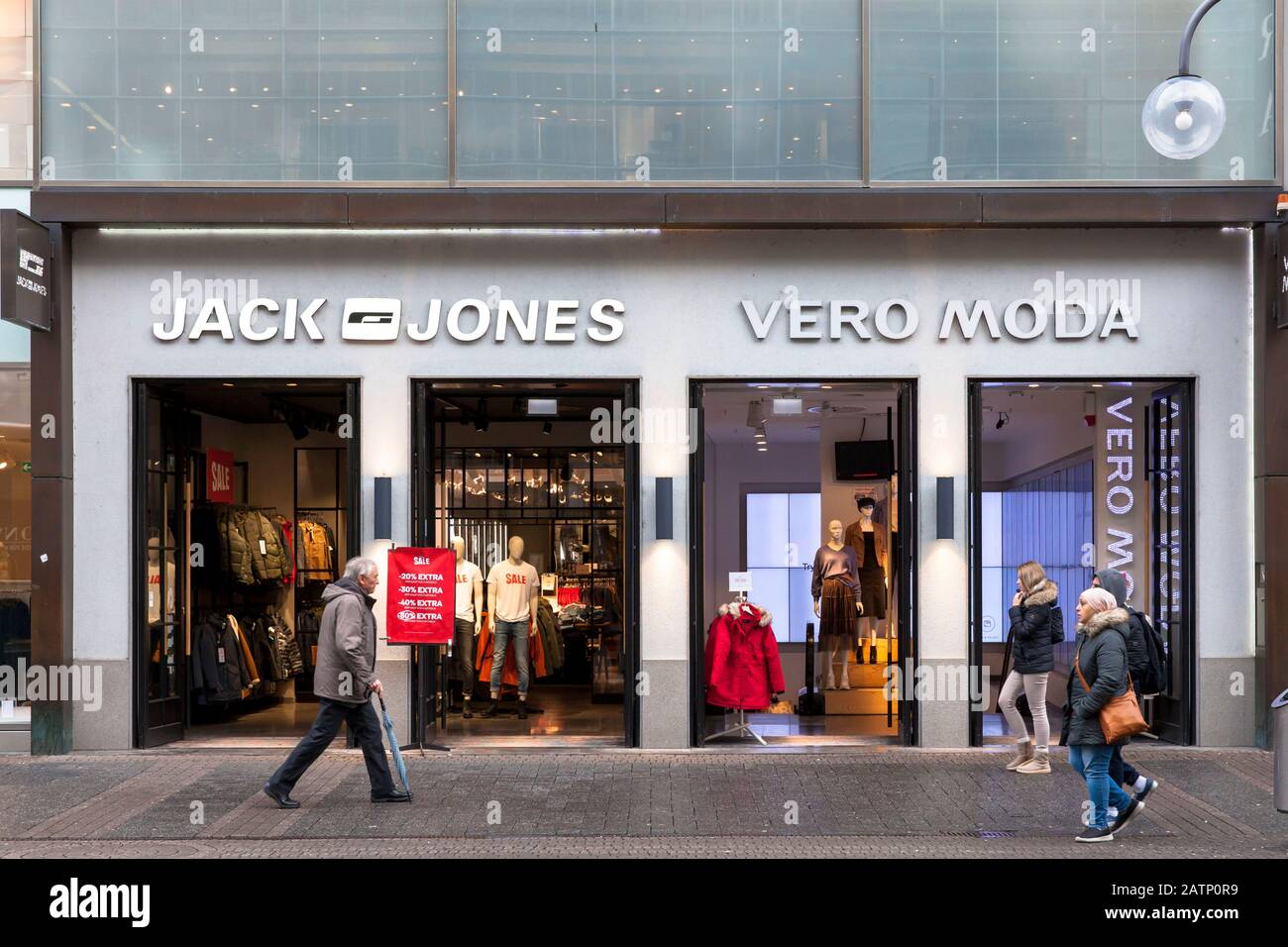 Jack & Jones e vero Moda negozi sulla via dello shopping Schildergasse,  Colonia, Germania. Jack & Jones und vero Moda Laeden auf der  Einkaufsstrasse S Foto stock - Alamy