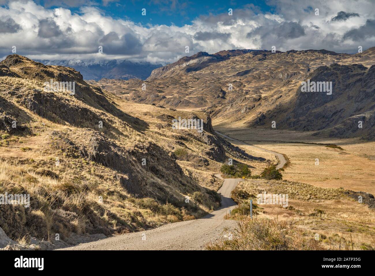 Strada in Valle Chacabuco, futuro Patagonia National Park, vicino Cochrane, Cile Foto Stock