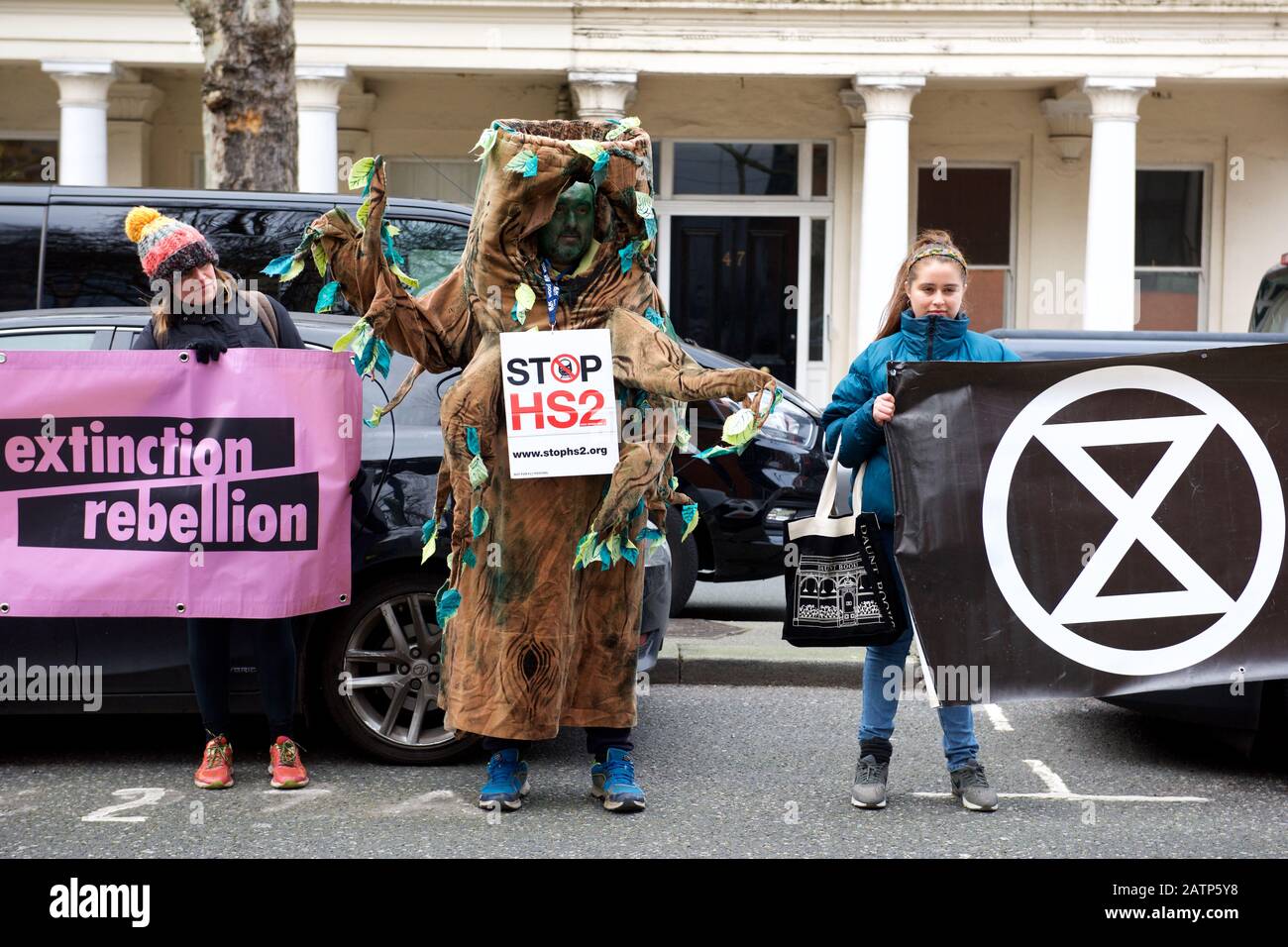 Londra, Regno Unito. 4th Feb 2020. Le Proteste dei ribelli di estinzione continuano a Londra, questo è stato l'evento di lancio per i prossimi colloqui sulla crisi climatica, COP26, nel Regno Unito nel novembre 2020. Il primo ministro britannico Boris Johnson ha tenuto un discorso che è stato molto criticato per essere una risposta inadeguata all'entità della crisi e per dimostrare una mancanza di urgenza con la sua neutralità rispetto al carbonio entro il 2050, quando la stragrande maggioranza degli scienziati del clima insiste sulla necessità di agire molto prima. Credito: Gareth Morris/Alamy Live News Foto Stock