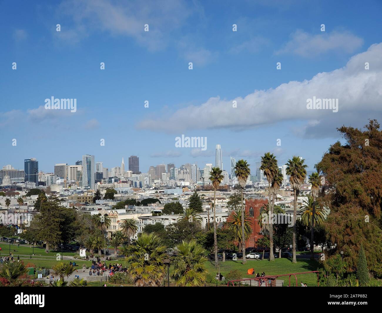 Vista aerea dello skyline urbano di San Francisco, California, dal Mission Delores Park, 26 gennaio 2020. () Foto Stock