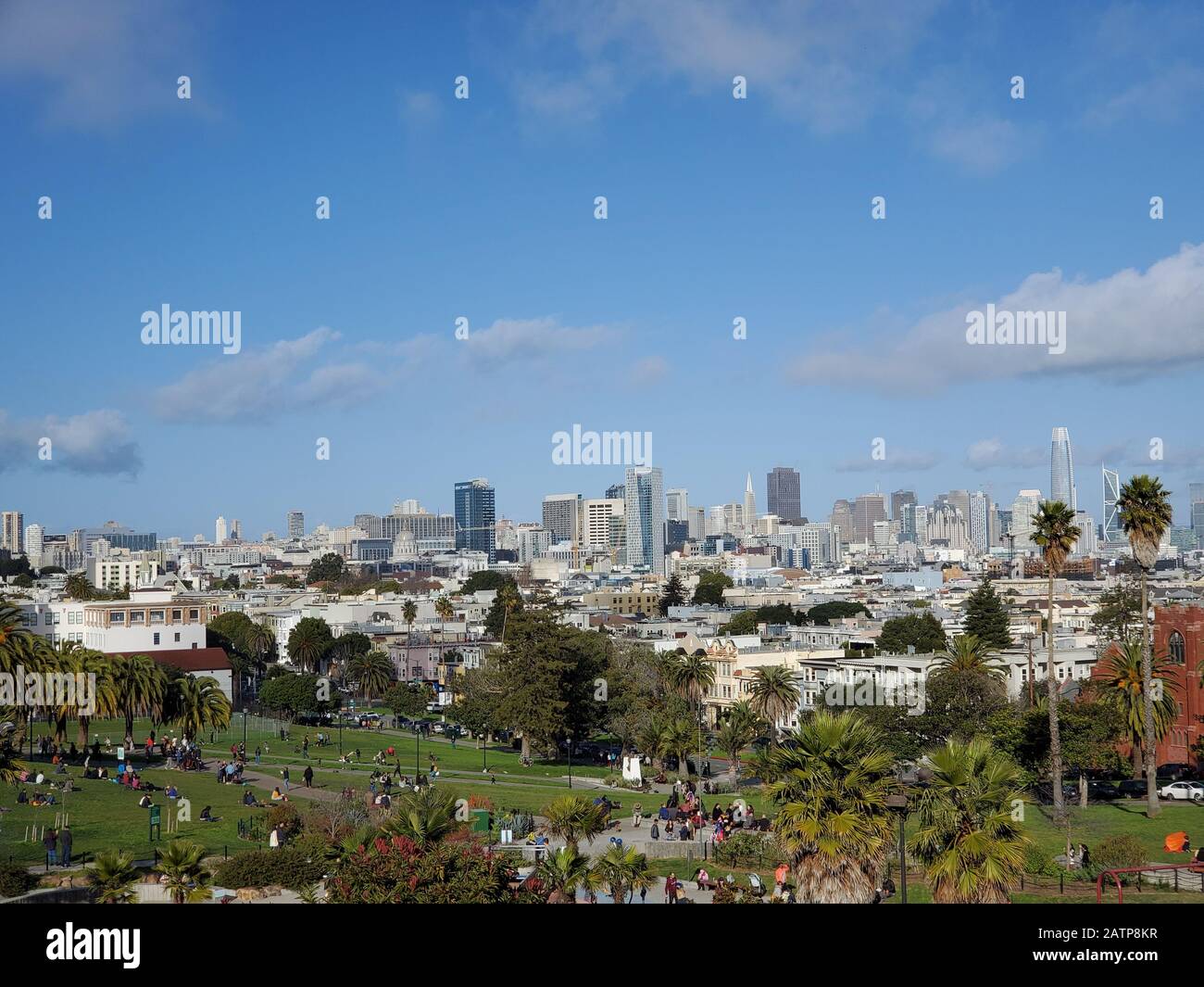 Vista aerea dello skyline urbano di San Francisco, California, dal Mission Delores Park, 26 gennaio 2020. () Foto Stock