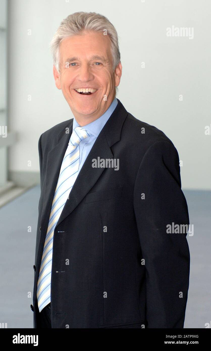 ITN News reader Nicholas Owen nei loro uffici nel 2006. Foto Stock