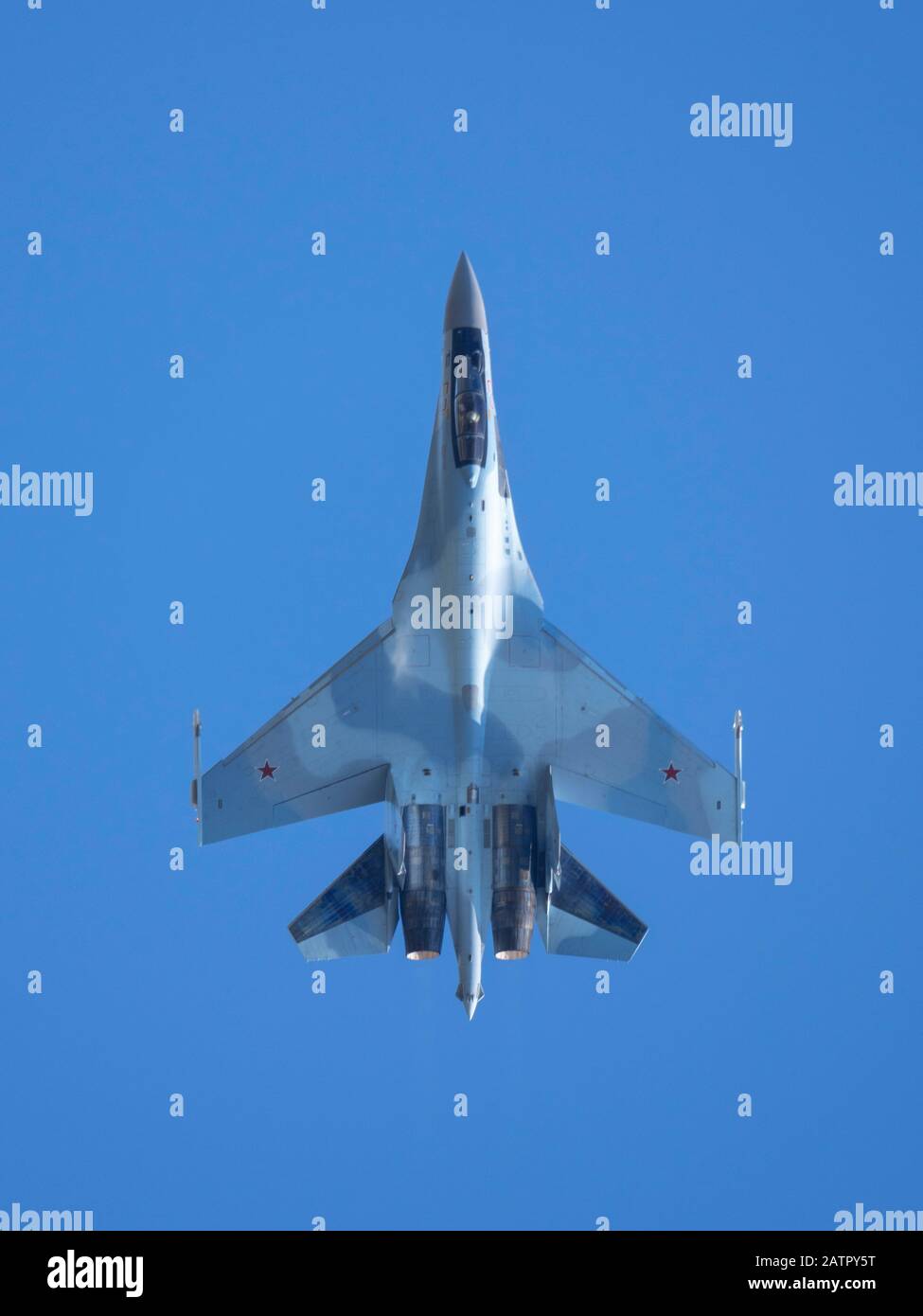 Mosca Russia Zhukovsky Airfield 31 Agosto 2019: aerobatic Su-35 perfoming dimostrazione di volo internazionale del Salone aerospaziale MAKS-2019. Foto Stock