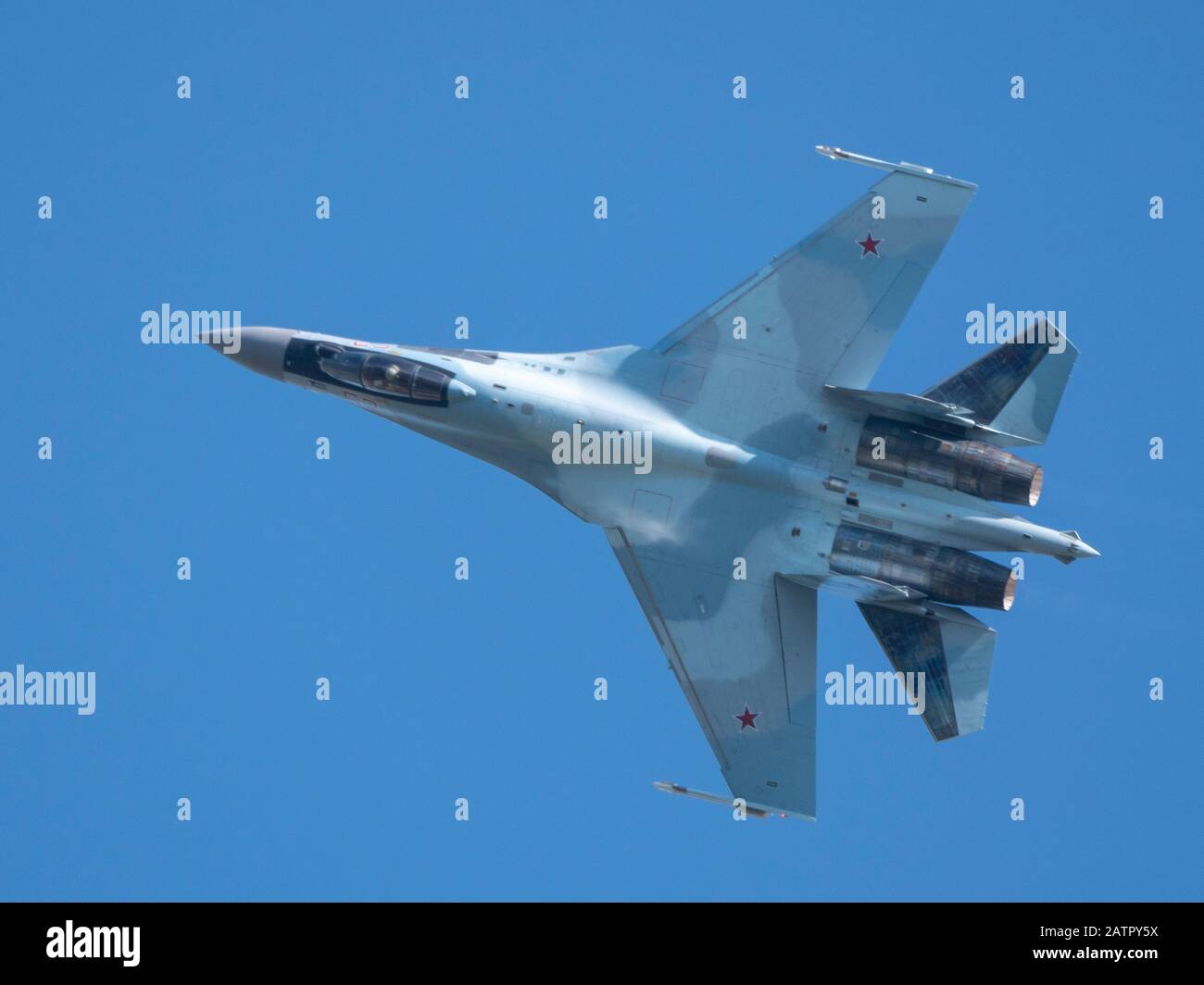 Mosca Russia Zhukovsky Airfield 31 Agosto 2019: aerobatic Su-35 perfoming dimostrazione di volo internazionale del Salone aerospaziale MAKS-2019. Foto Stock