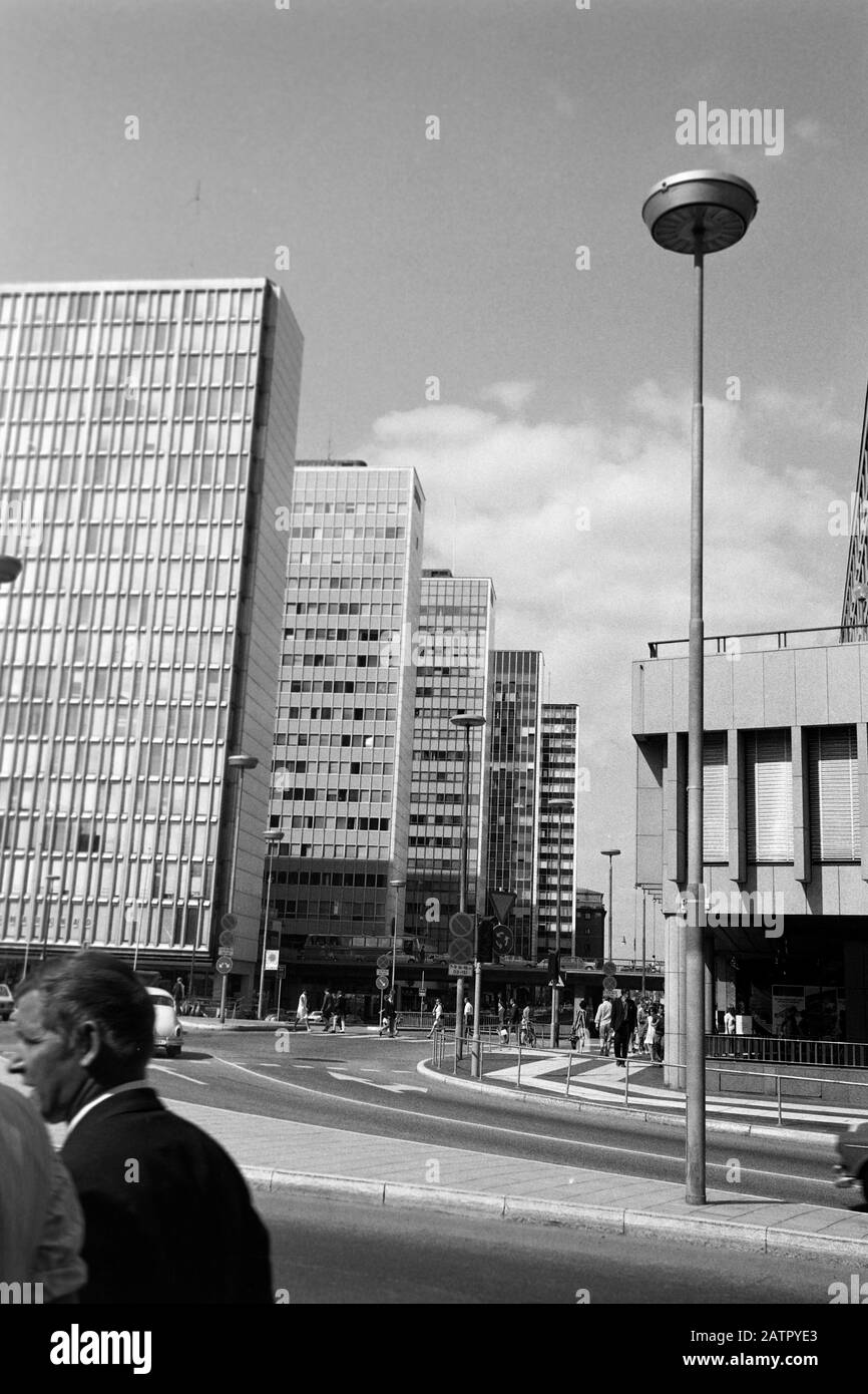 Kreisverkehr Am Sergels Torg, Sergels Platz, Stoccolma, Schweden, 1969. Traffico Rotatoria A Sergels Torg, Sergels Platz, Stoccolma, Svezia, 1969. Foto Stock