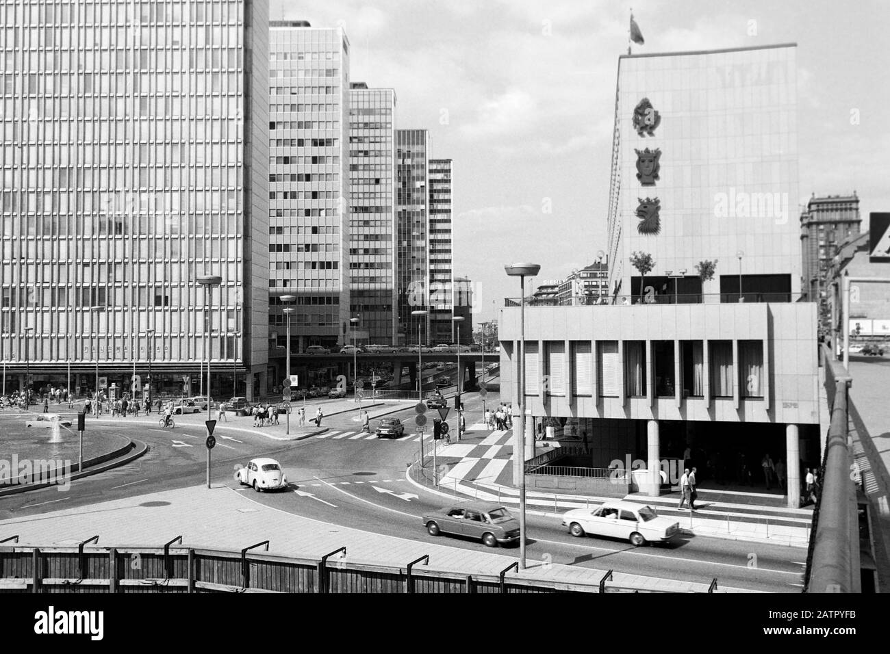 Kreisverkehr Am Sergels Torg, Sergels Platz, Stoccolma, Schweden, 1969. Traffico Rotatoria A Sergels Torg, Sergels Platz, Stoccolma, Svezia, 1969. Foto Stock