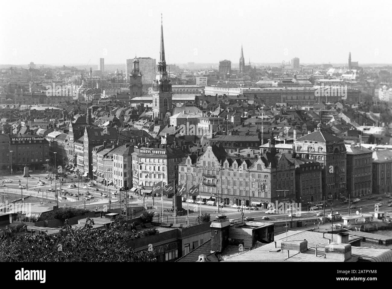Gamla Stan Altstadt von Stockholm und die Deutsche Kirche, Stoccolma, Schweden, 1969. Gamla Stan città vecchia a Stoccolma e la Chiesa tedesca, Stoccolma, Svezia, 1969. Foto Stock