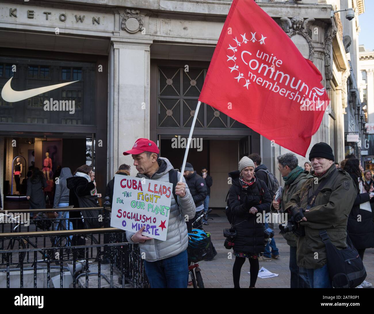 Protesta contro Il Capitalismo su Oxford Street a Londra Foto Stock