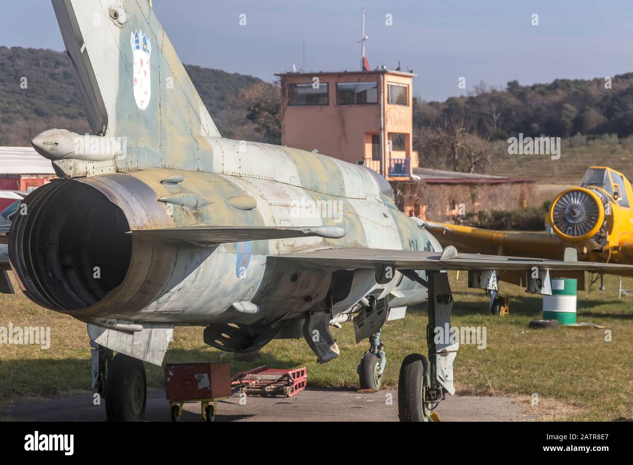 Vrsar, CROAZIA - 29 GENNAIO 2020: Vecchio caccia supersonico a getto MIG-21, Fishbed, esposto all'Aeropark di Vrsar, Istria, Croazia Foto Stock
