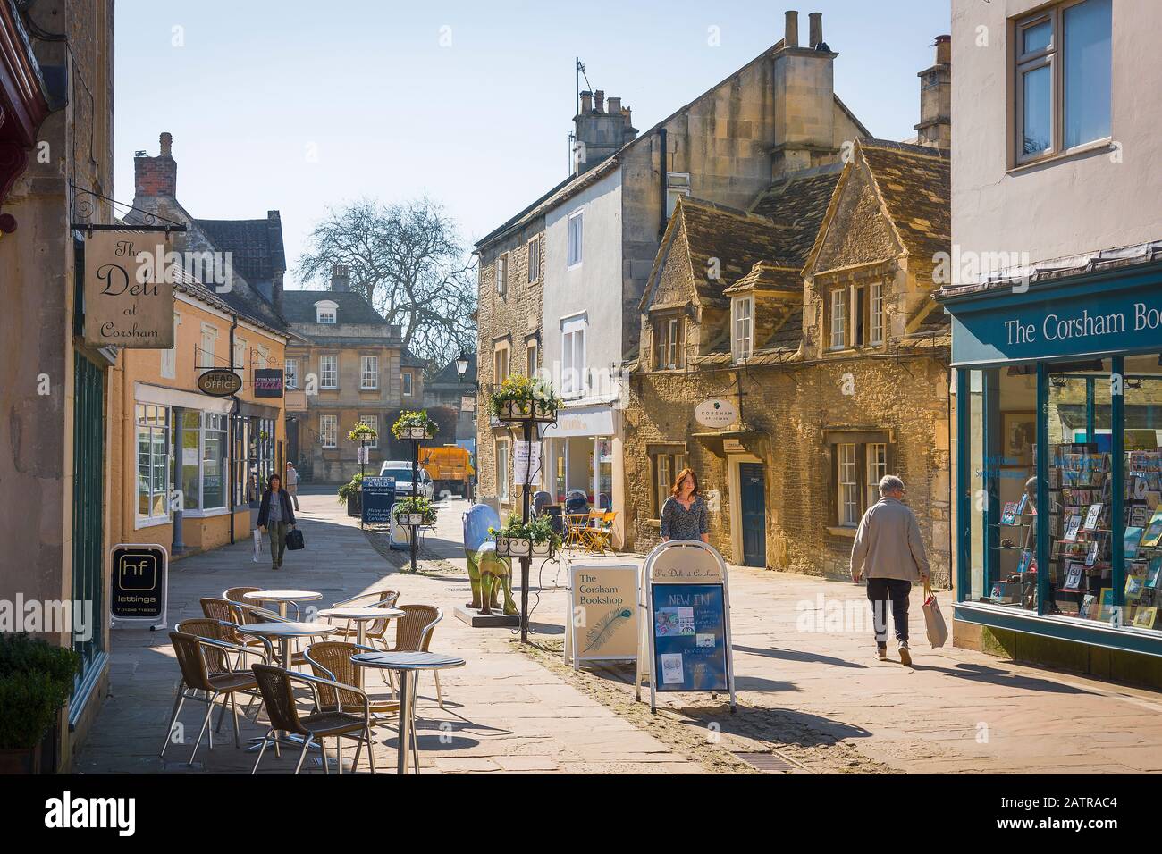 Un periodo tranquillo nella High Street a Corsham città Wiltshire Inghilterra Regno Unito Foto Stock