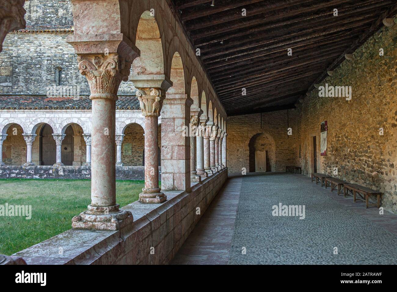 Chiostro, Abbazia di San Michele di Cuxa, Codalet Foto Stock