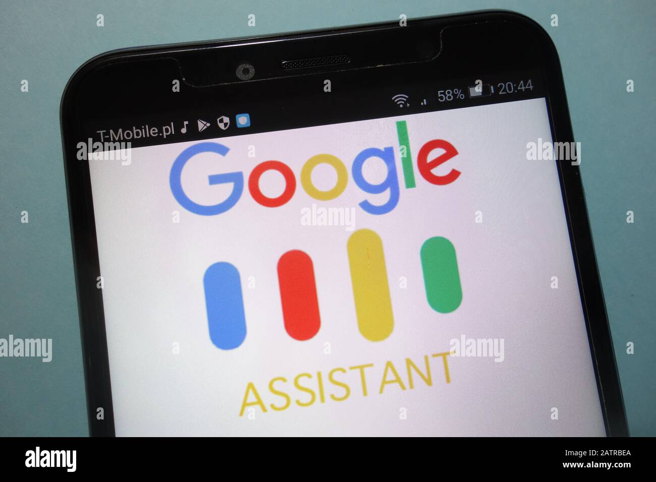 Logo Google Assistant sullo smartphone Foto Stock