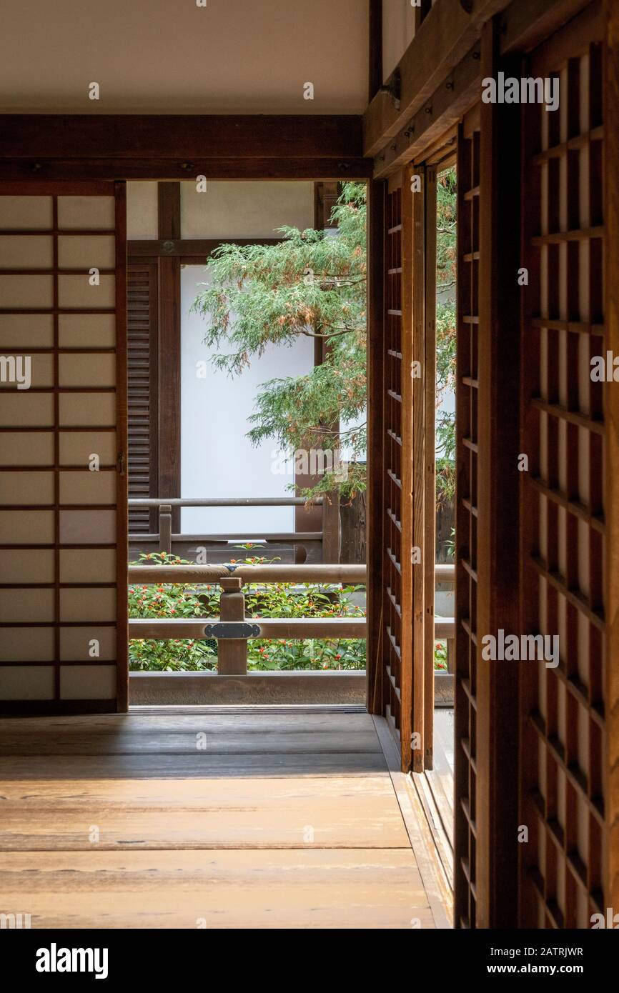 Vista sul giardino dal tempio, Shoren-in tempio buddista a Kyoto, Giappone Foto Stock