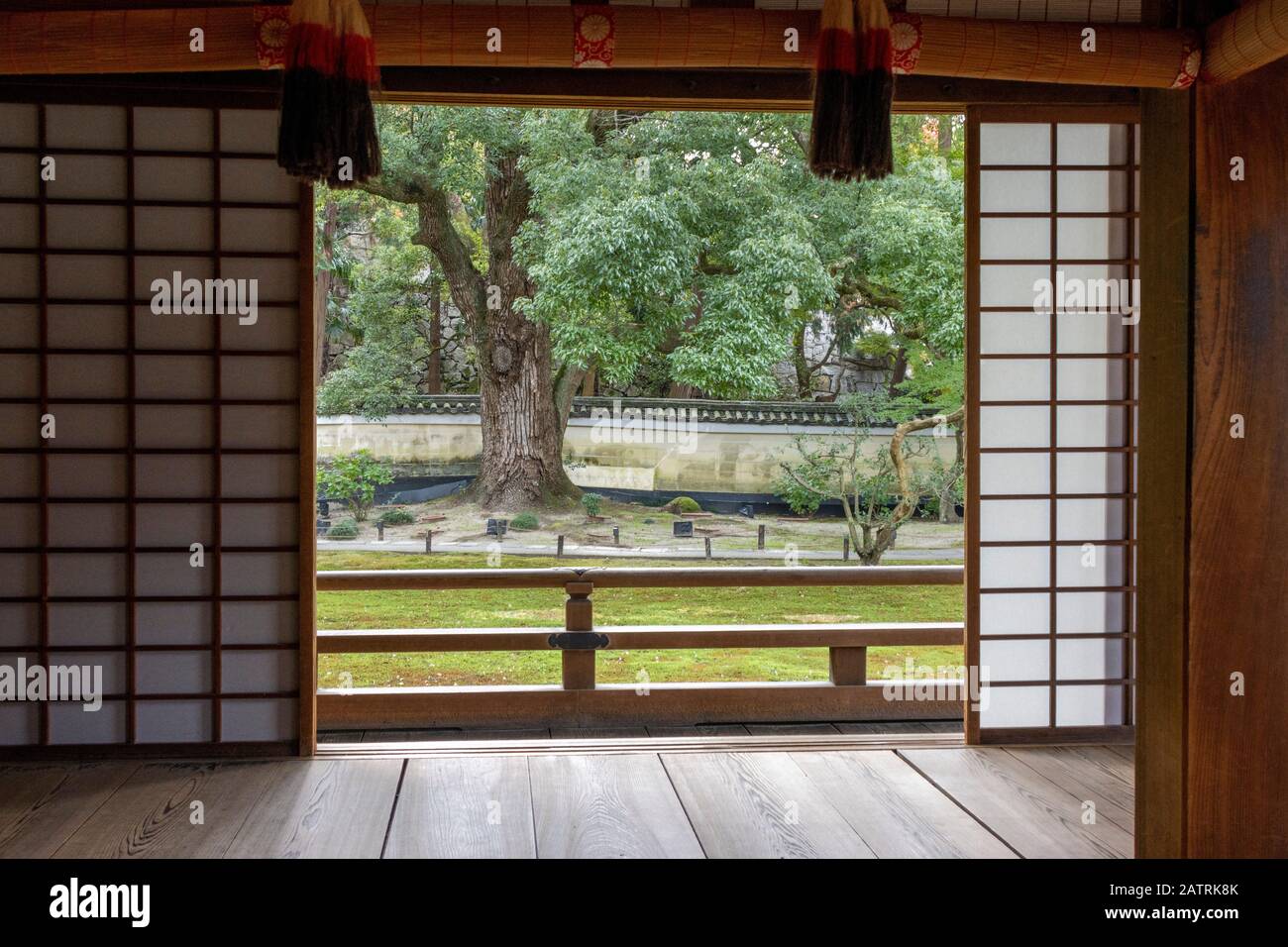 Vista sul giardino dal tempio, Shoren-in tempio buddista a Kyoto, Giappone Foto Stock