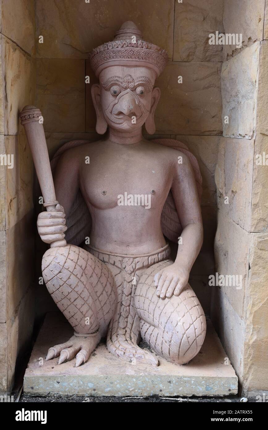 Dvarapala, altrimenti conosciuto come dvarpalaka, al Wat Suwannaram Patong abbandonato, Mae Chedi mai, provincia di Chiang Rai, Thailandia Foto Stock