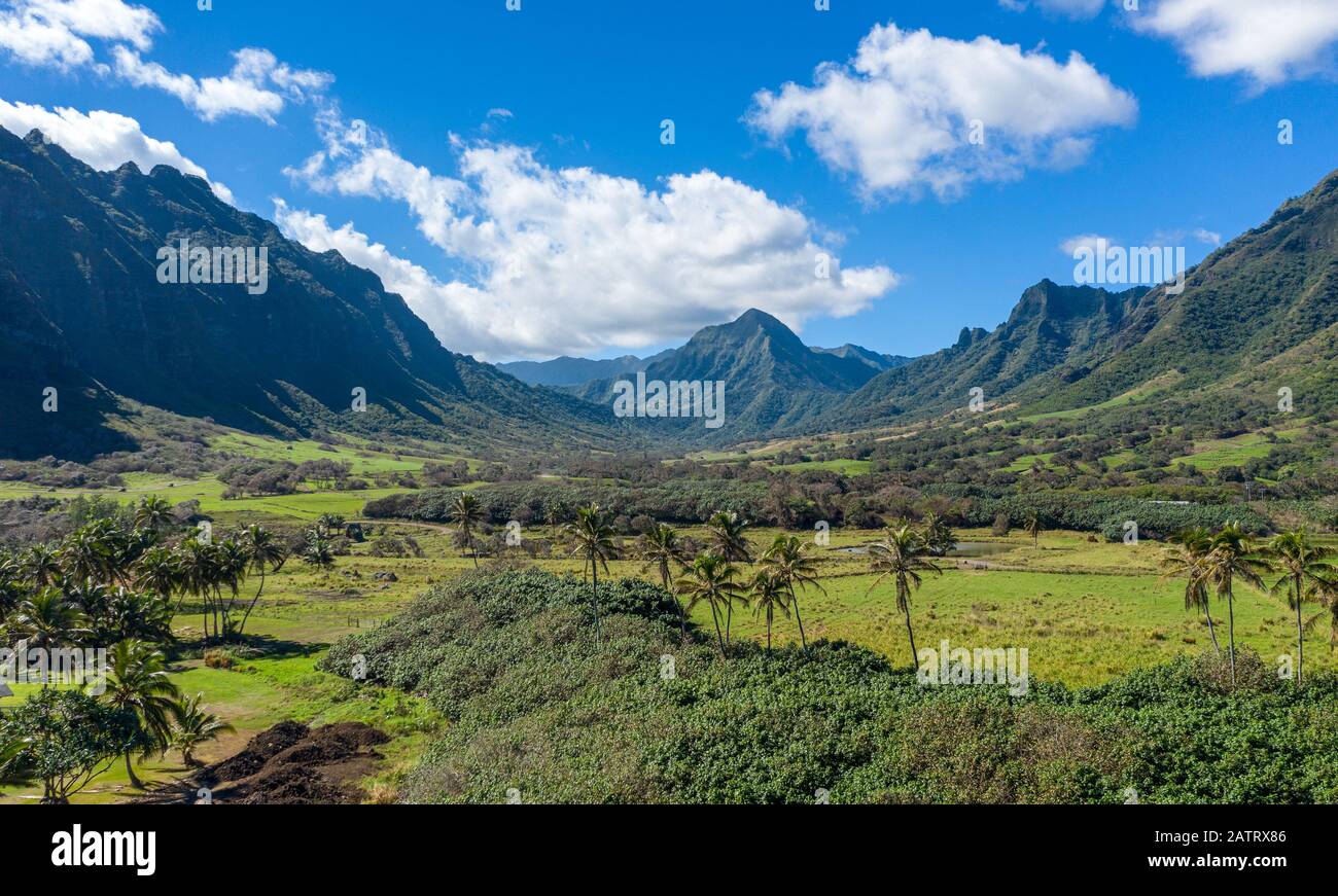 Panorama della valle di Kualoa o Ka'awa vicino a Kaneohe su Oahu usato in film giurassici Foto Stock