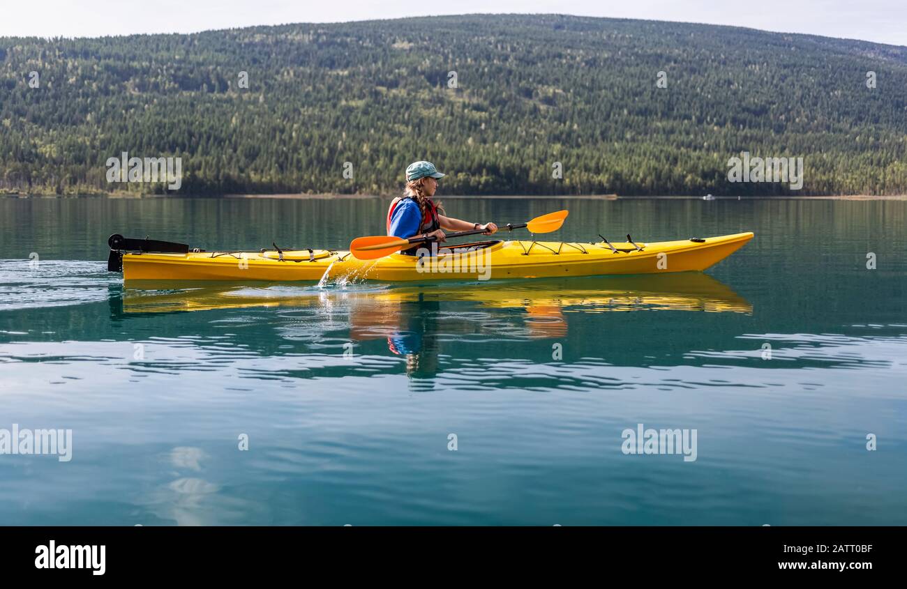 Kayak sul White Lake; British Columbia, Canada Foto Stock