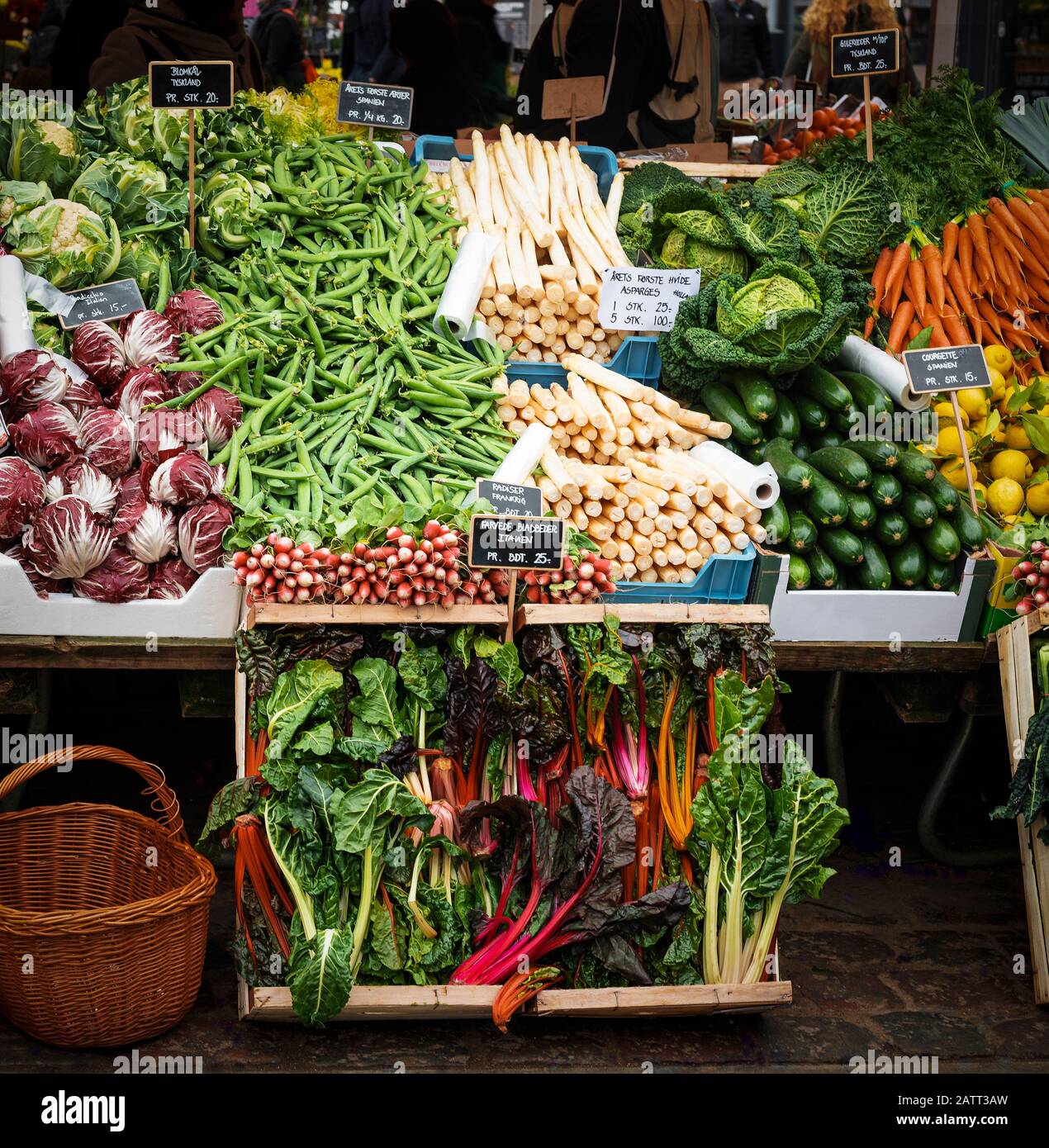 Copenhagen, DANIMARCA - 02 MARZO 2019: Mercato della drogheria degli agricoltori nel centro di Copenhagen, Torvehallerne Foto Stock